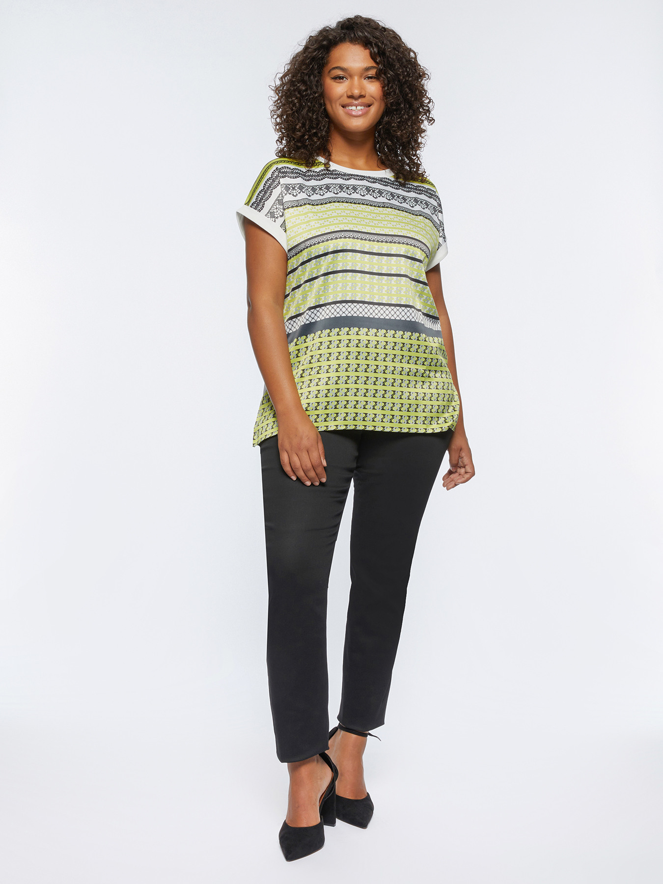 Camiseta con estampado de encaje image number 2