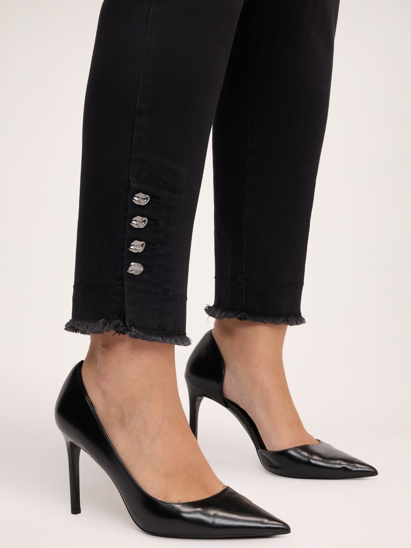 Skinny jeans with appliqu&eacute;s image number 3