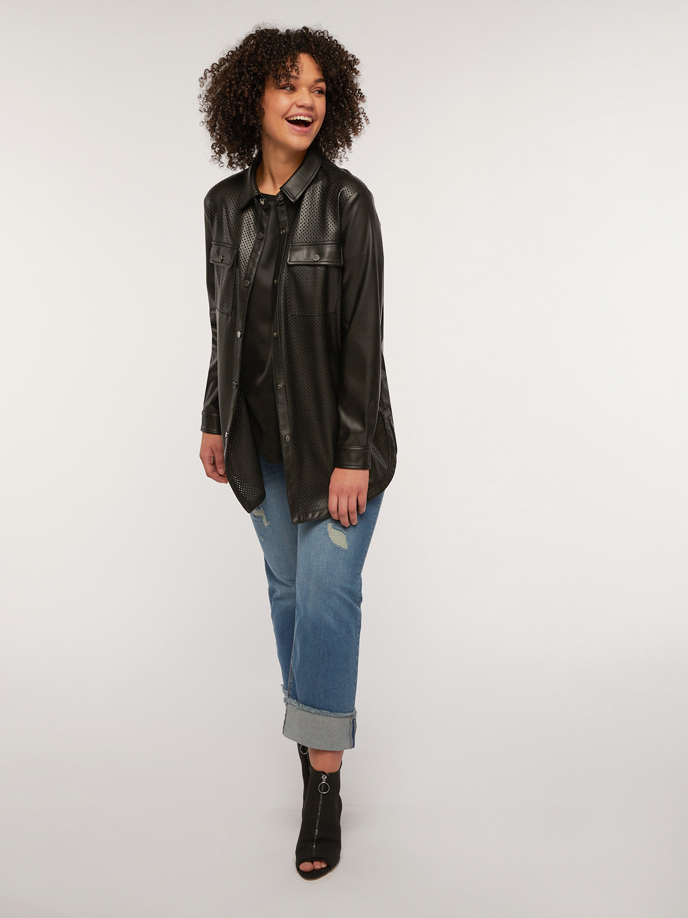 Giacca camicia in similpelle traforata image number 2