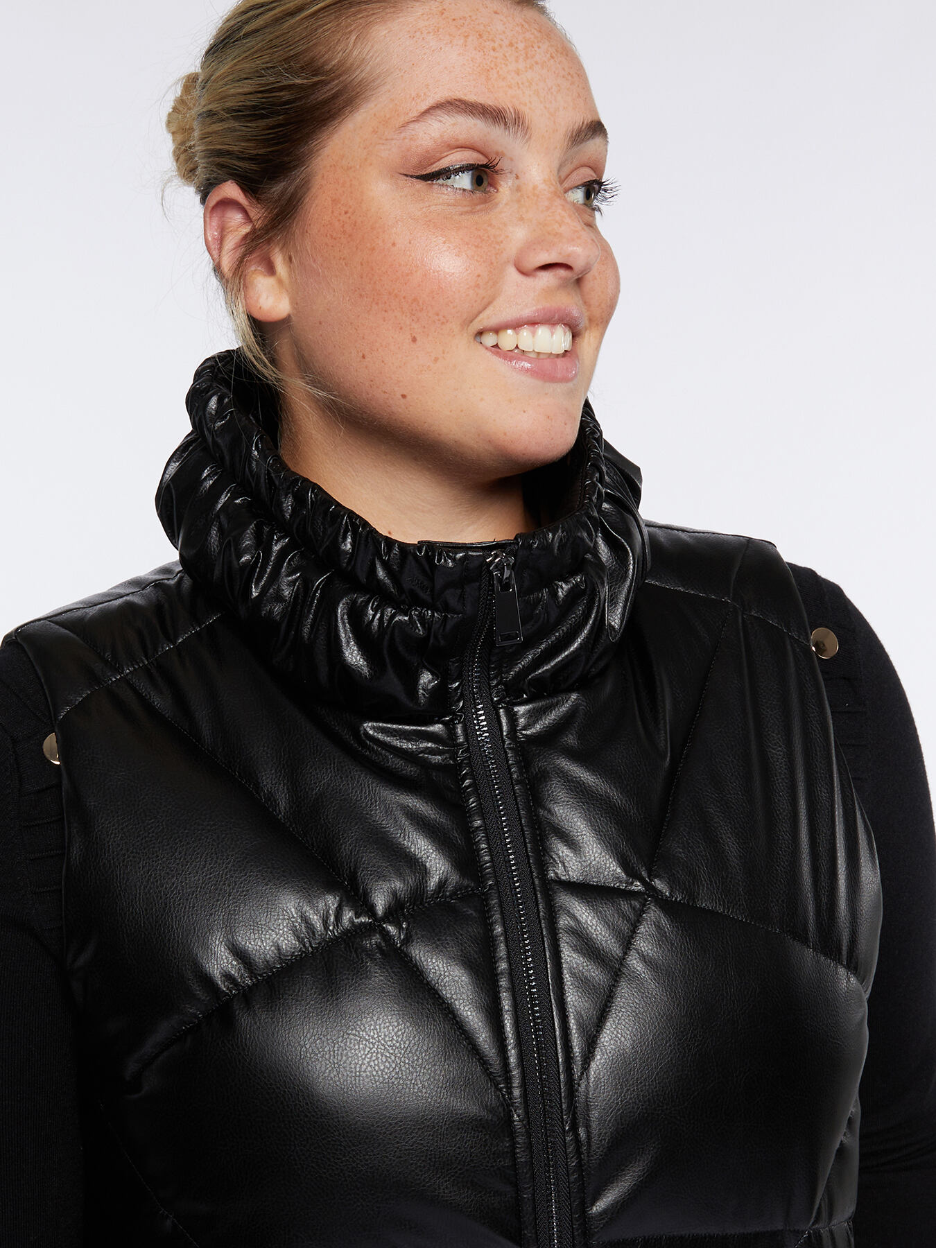 Piumino smanicato in tessuto lucido image number 3