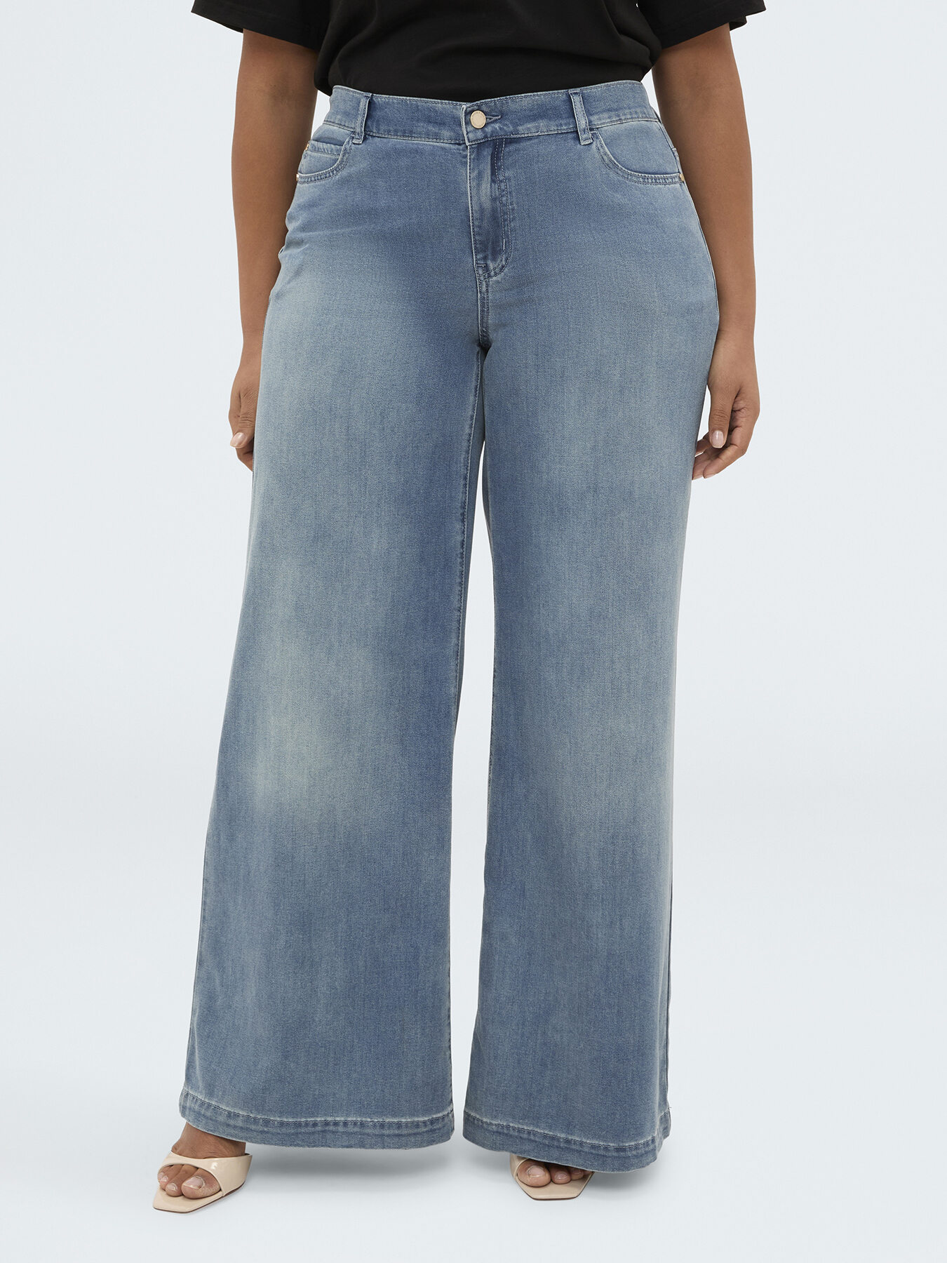 Wide Leg Jeans in washed denim image number 0