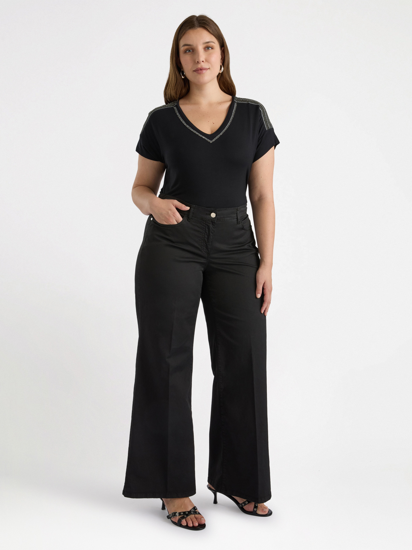 LENZING&trade; ECOVERO&trade; besticktes Viskose-T-Shirt image number 2