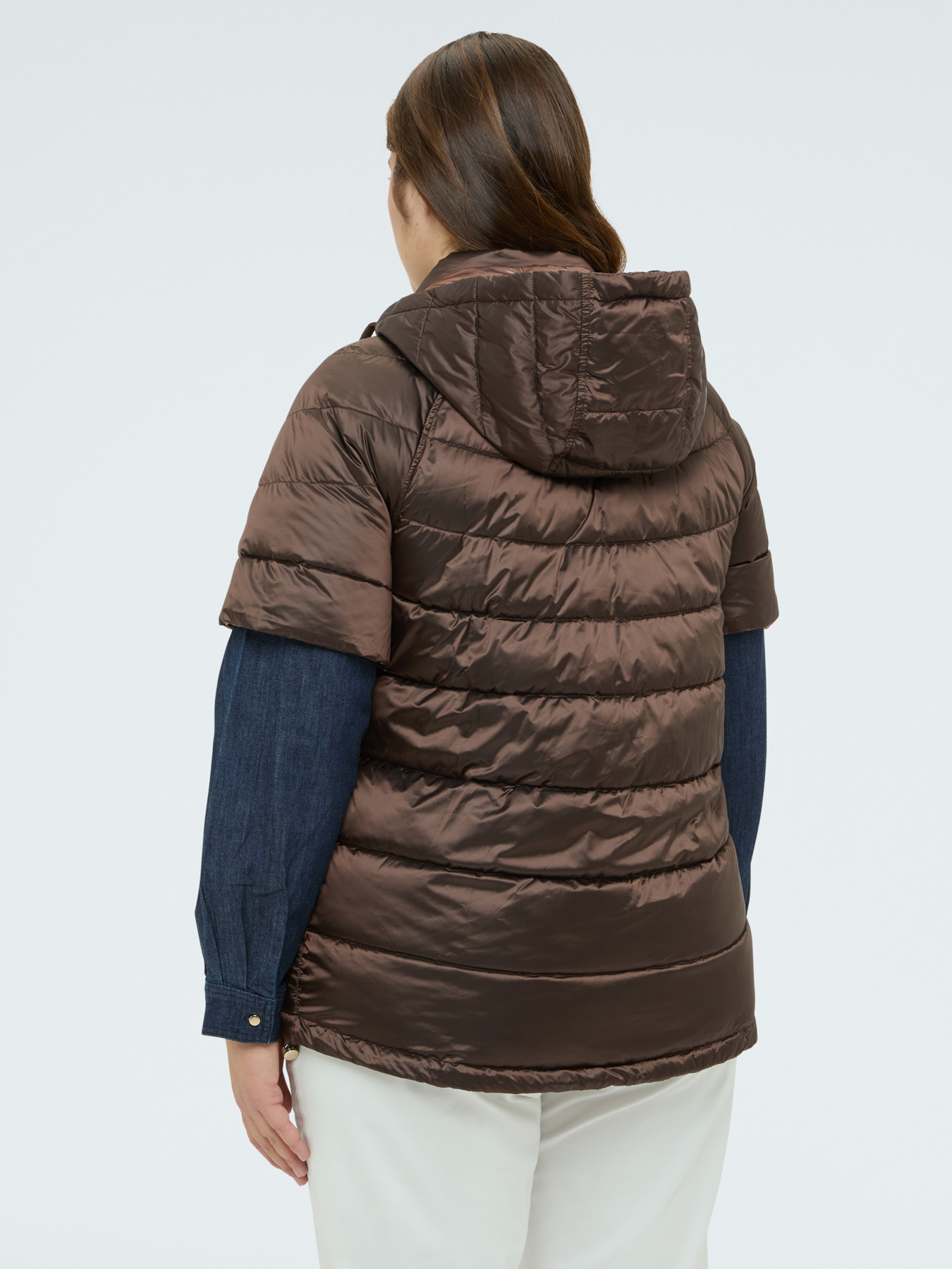 Reversible short-sleeve puffer jacket image number 2