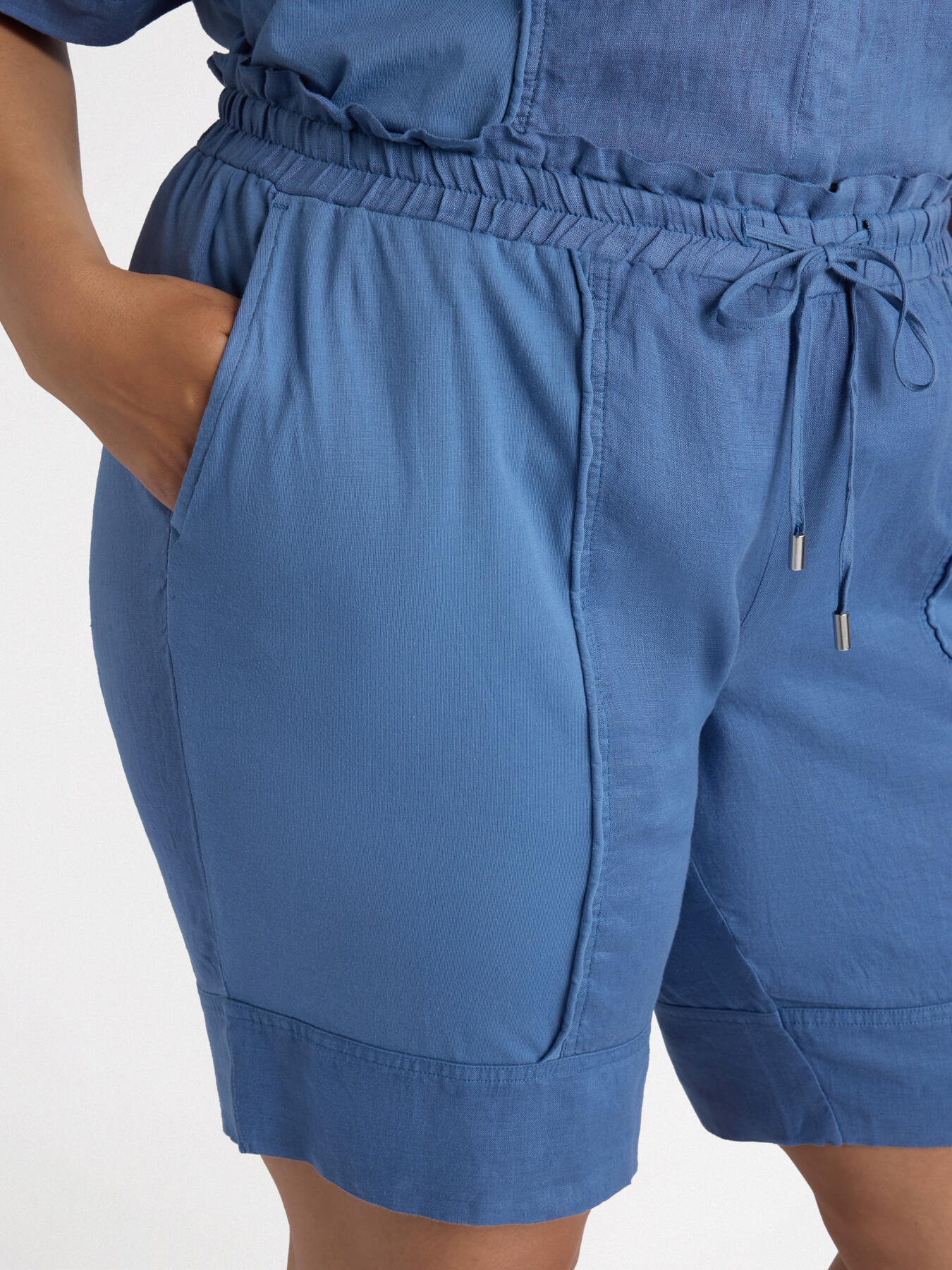 Pantaloni corti in lino e jersey di cotone image number 3