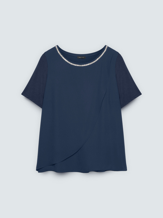 T-shirt with neckline detail