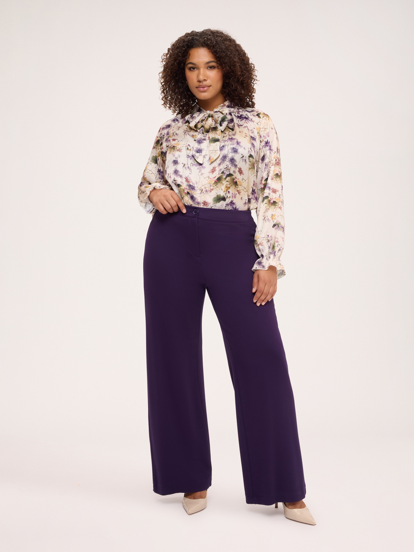 Bluse aus Satin mit Blumendruck und Schleife image number 3