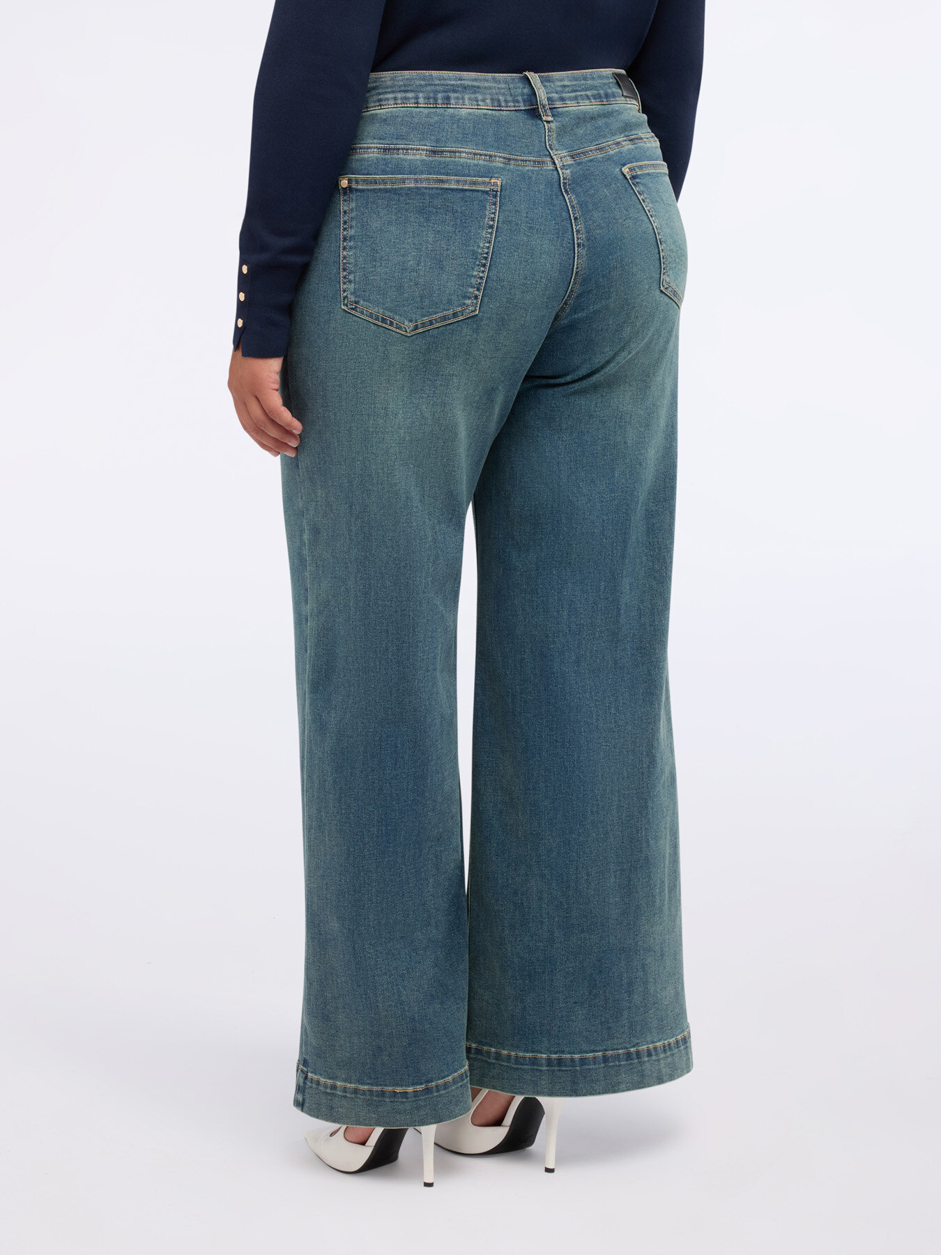 Wide leg jeans with a used effect image number 1