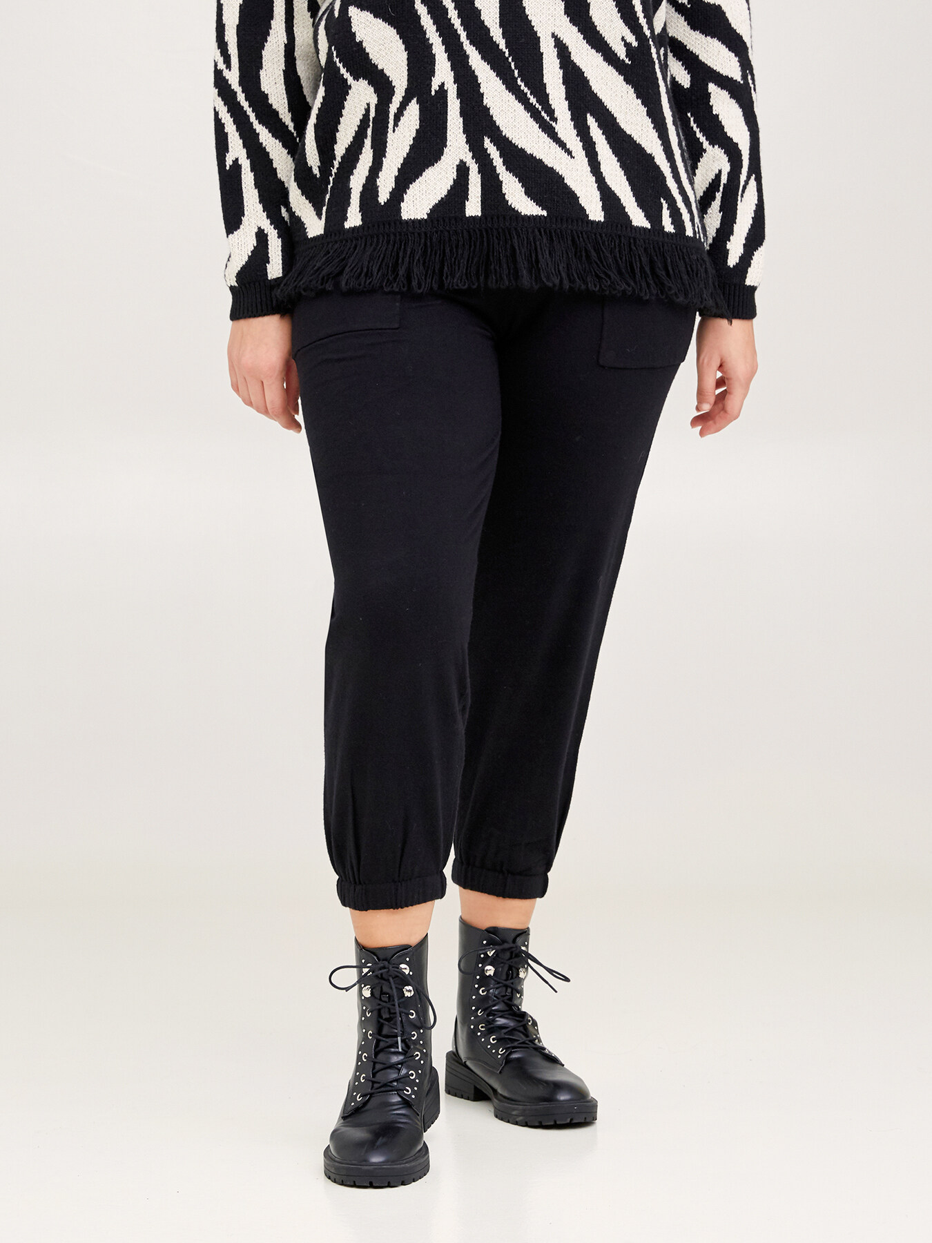 Pantaloni joggers in maglia image number 2