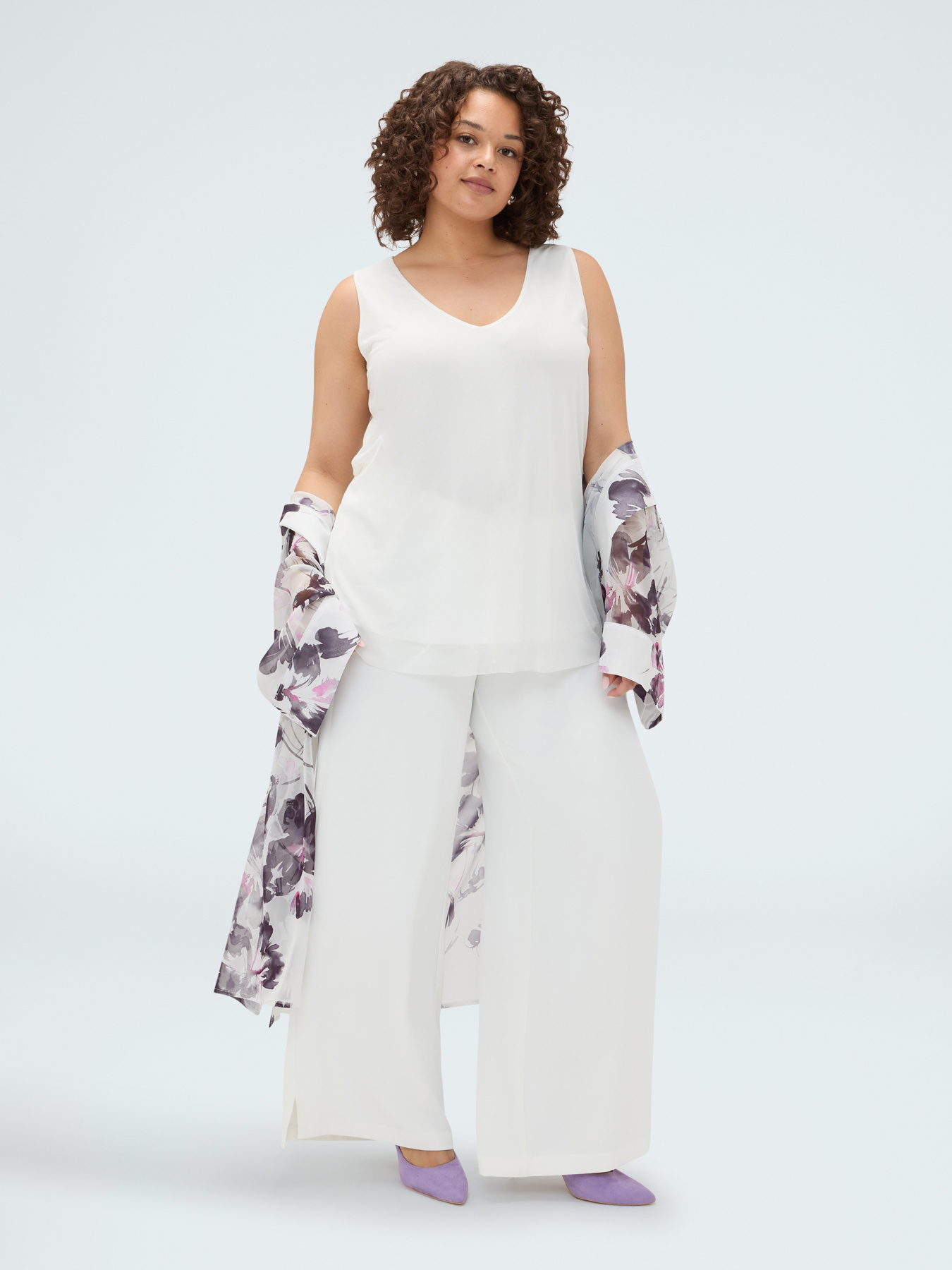 Top in tulle con scollo a V image number 2