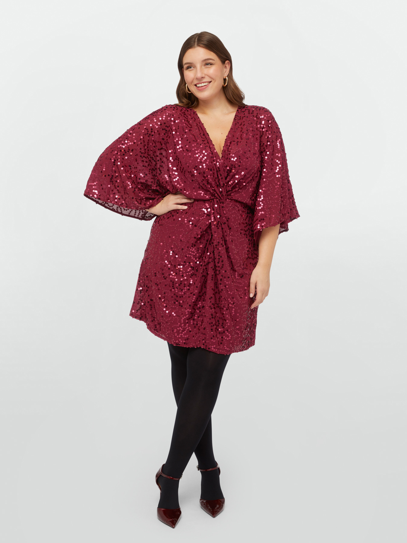 Robe couleur bordeaux paillettes sur l&rsquo;ensemble image number 0