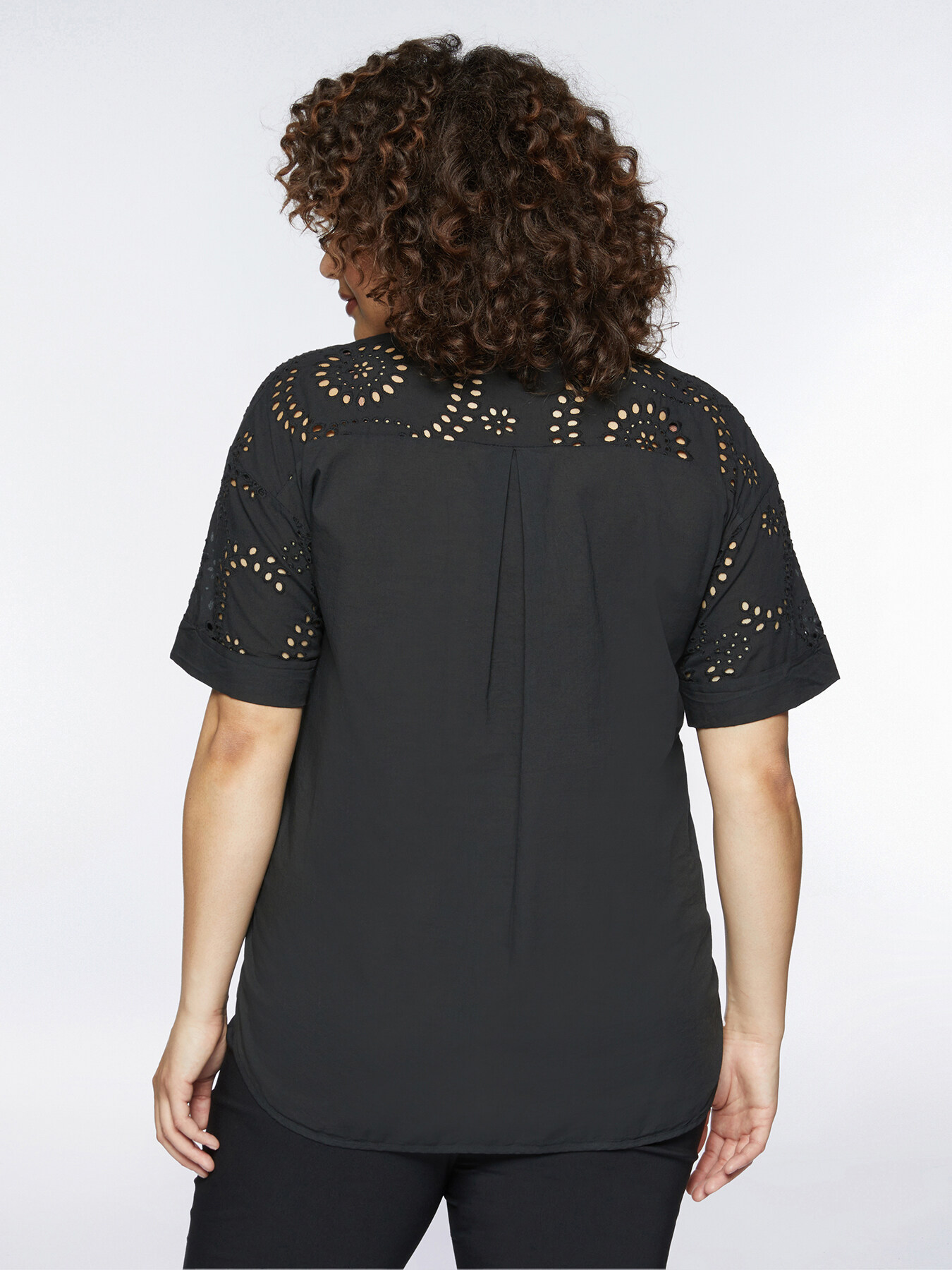 Chemise en coton &agrave; broderie anglaise image number 1