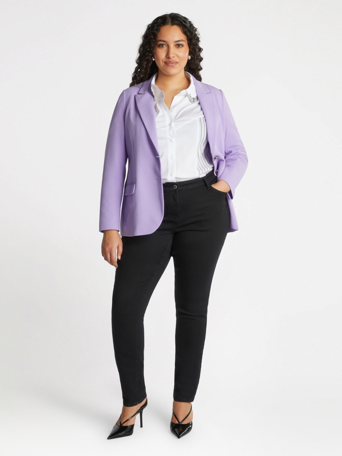 Hemdbluse mit gestreiften Eins&auml;tzen und Strassapplikation auf dem Kragen image number 3