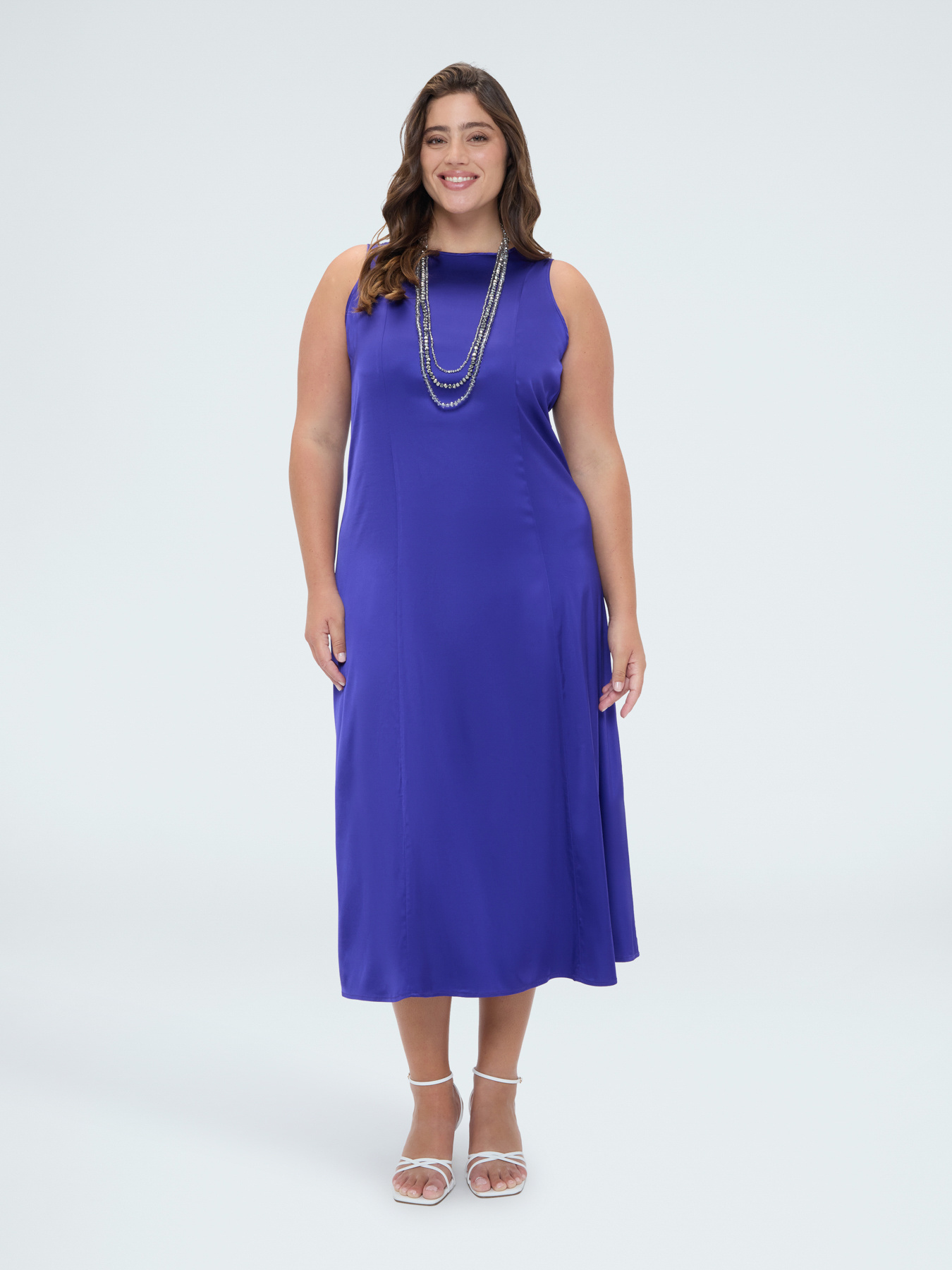 Sleeveless long dress in viscose satin image number 3