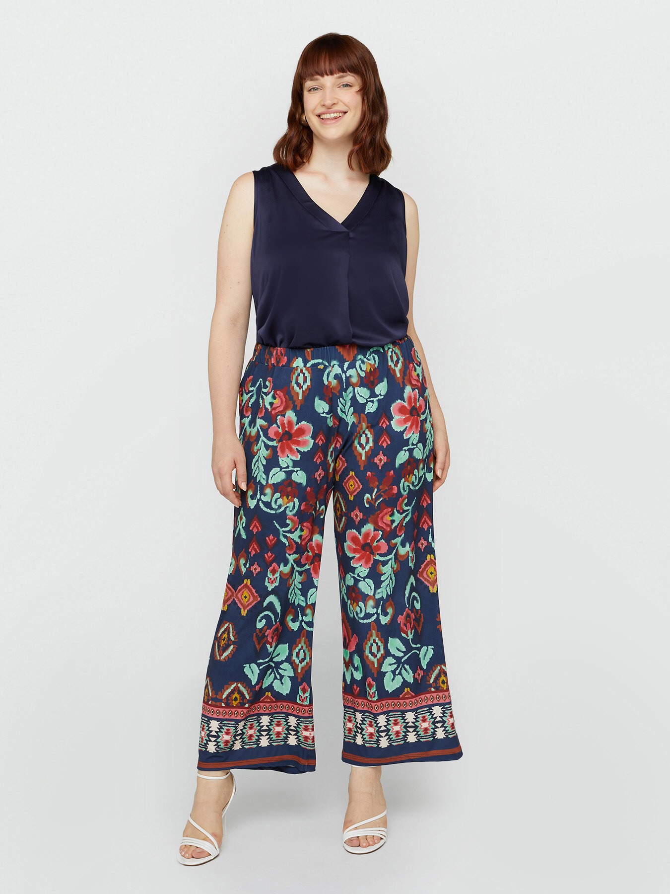 Top with front pleat image number 3