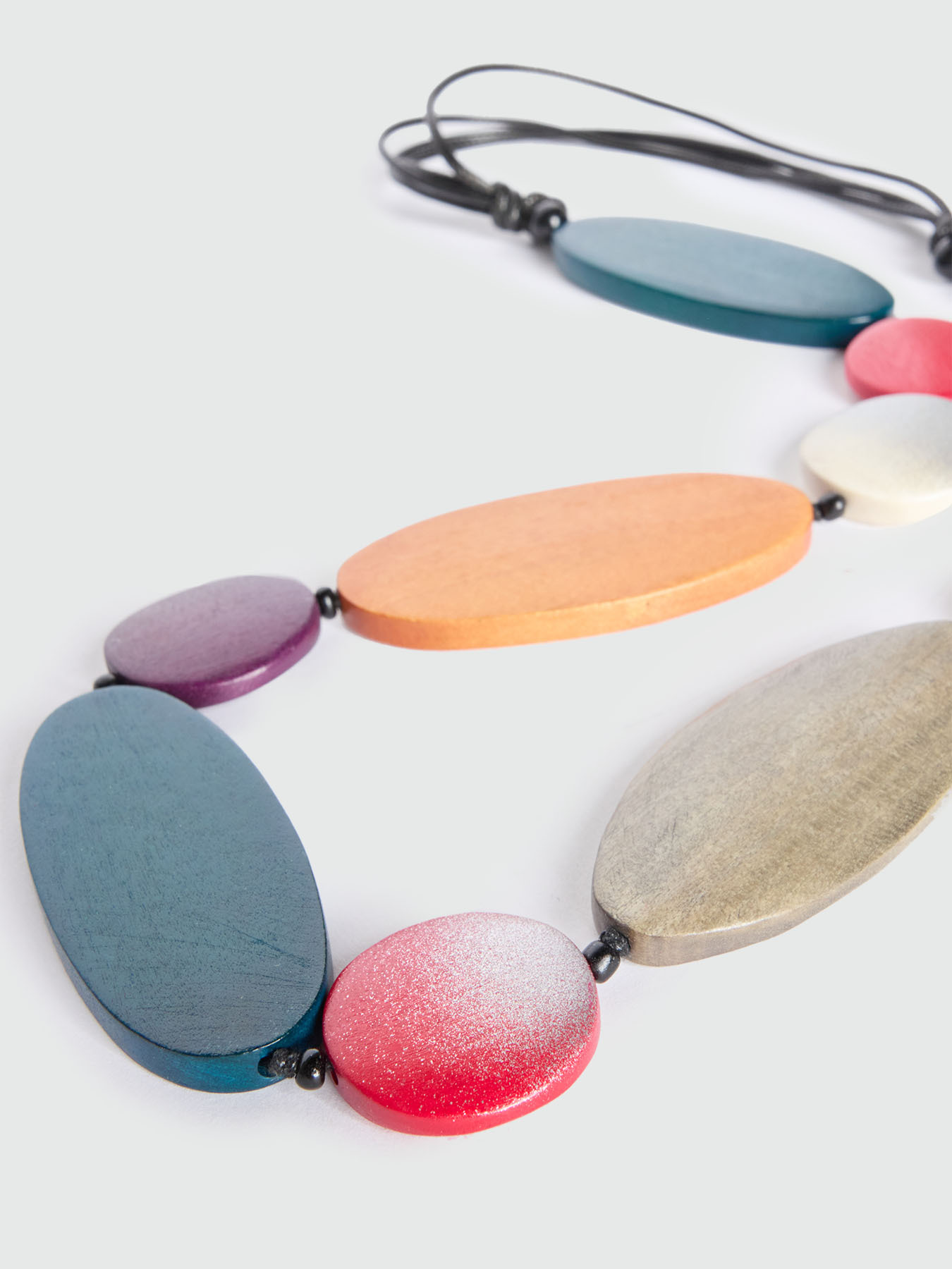 Collar con maderas de colores image number 2