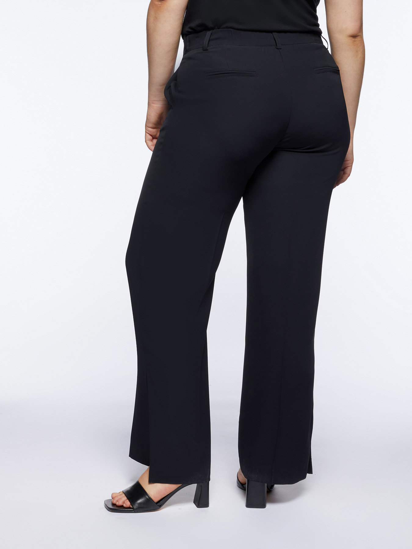 Pantal&oacute;n fluido con aberturas en la parte inferior image number 1