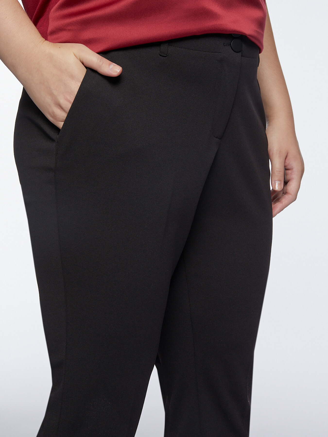 Pantalon en cr&ecirc;pe stretch image number 2