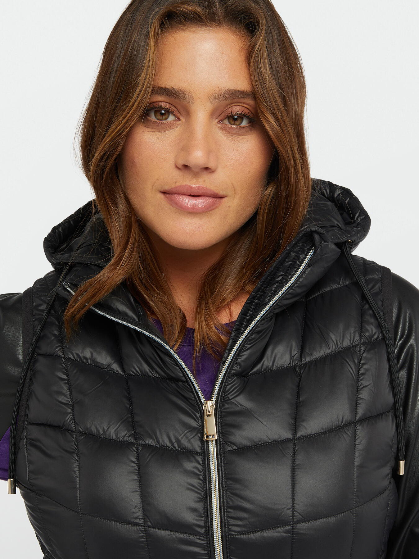 Sorona&reg; Aura sleeveless down jacket image number 3