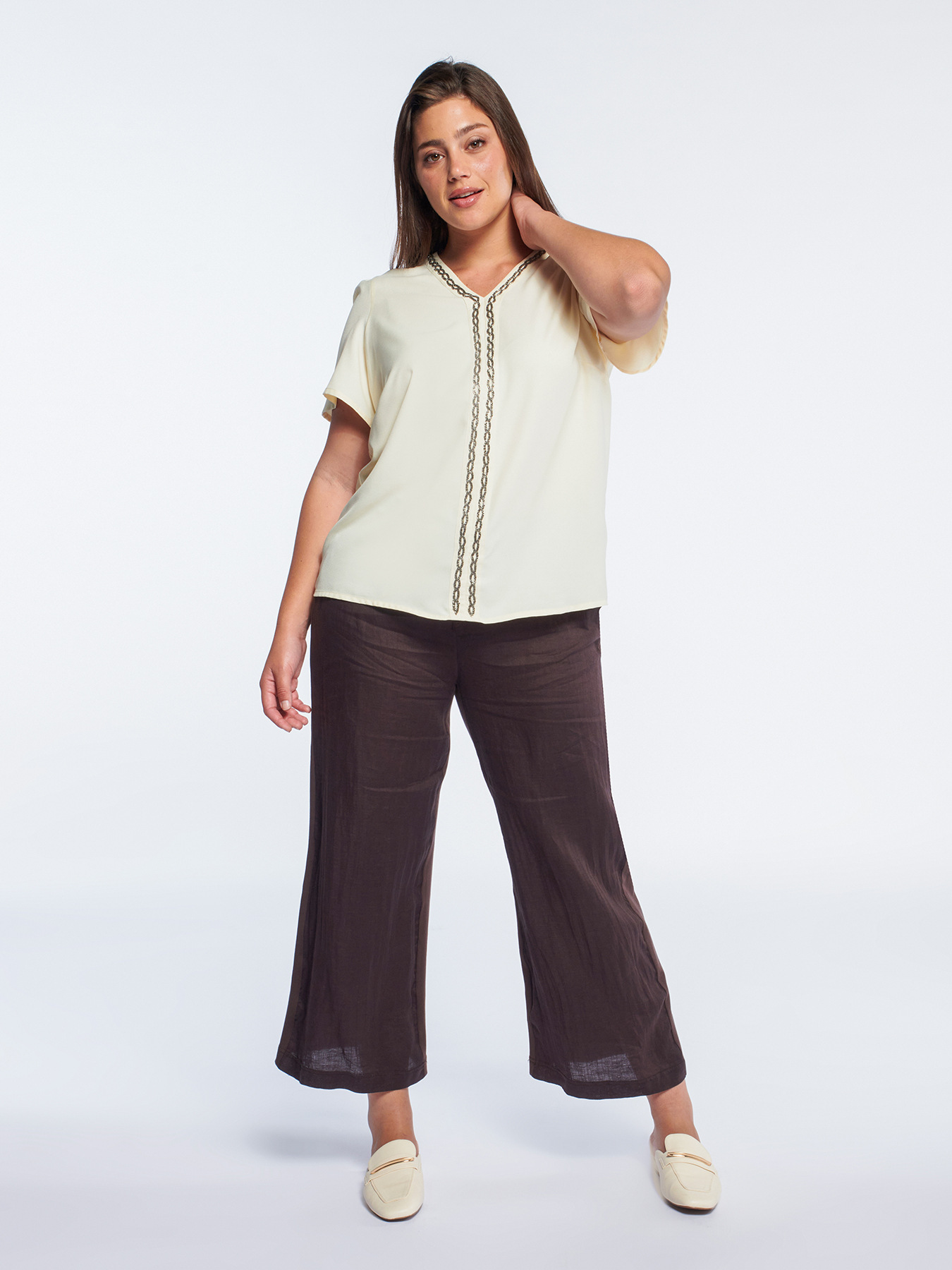 Bluse mit Stickerei image number 3