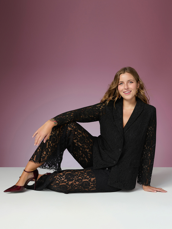 Pantaloni flare in pizzo