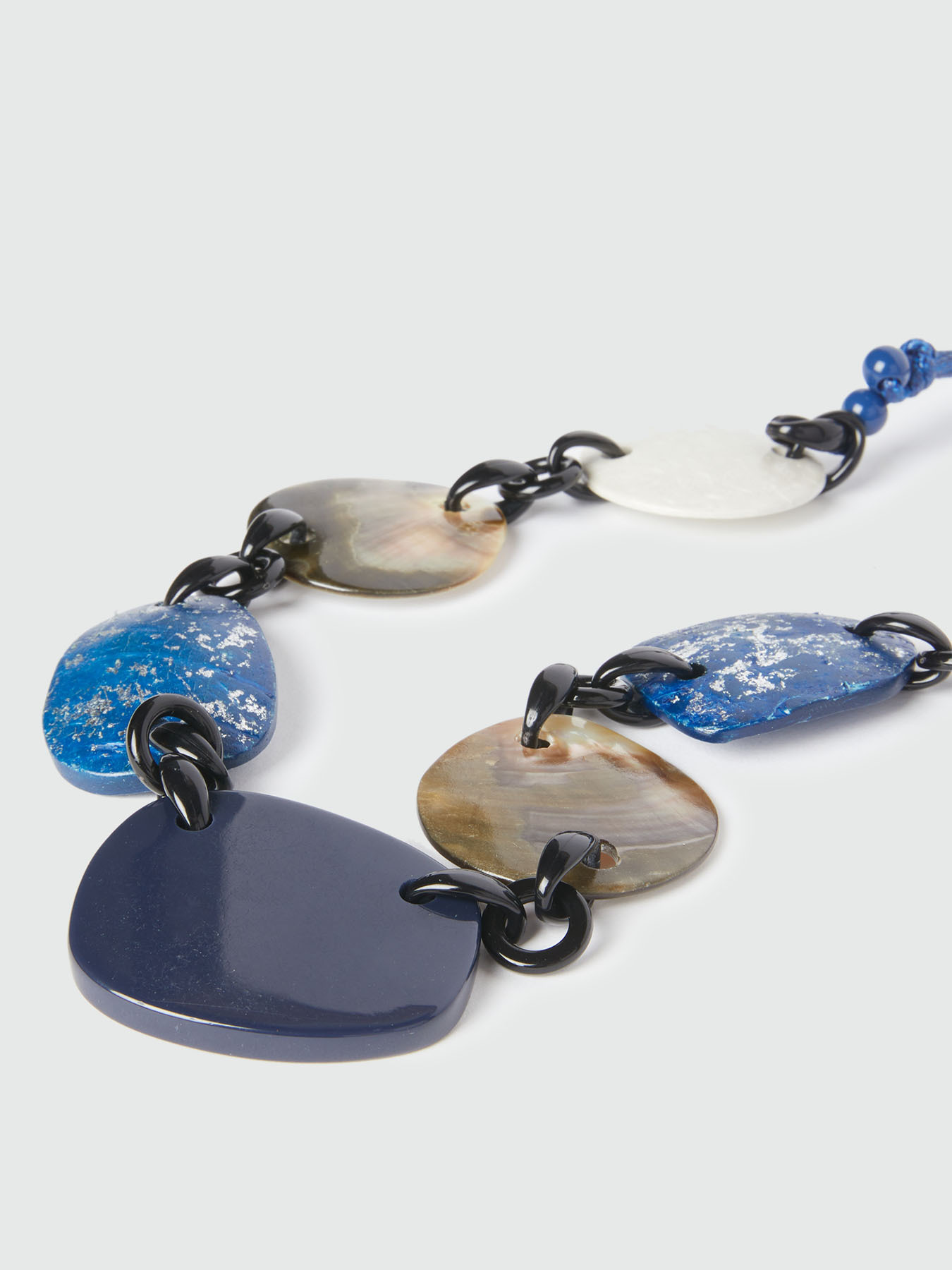 Collier avec pendentifs en nacre image number 2