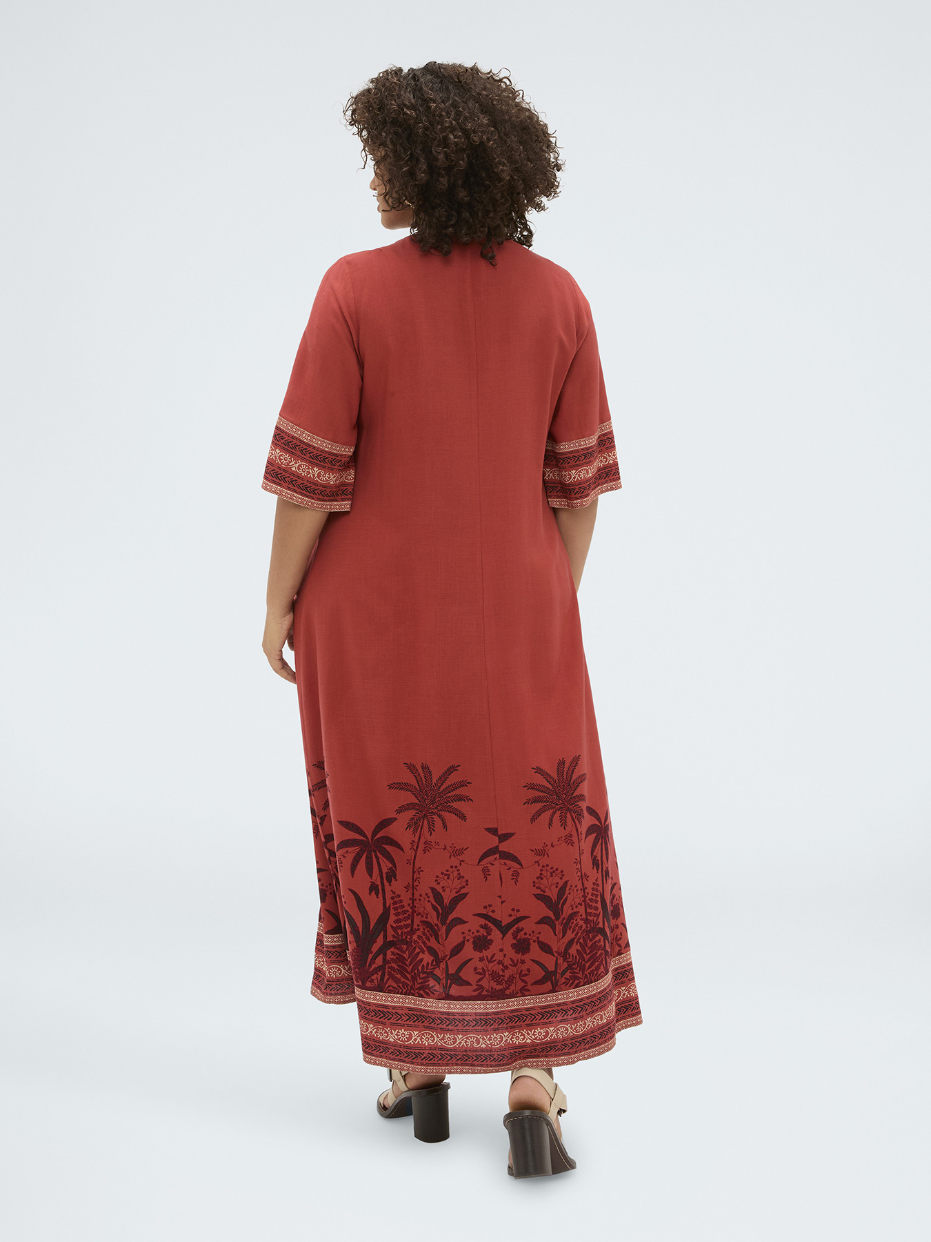 Caftan &agrave; imprim&eacute; ethnique image number 1