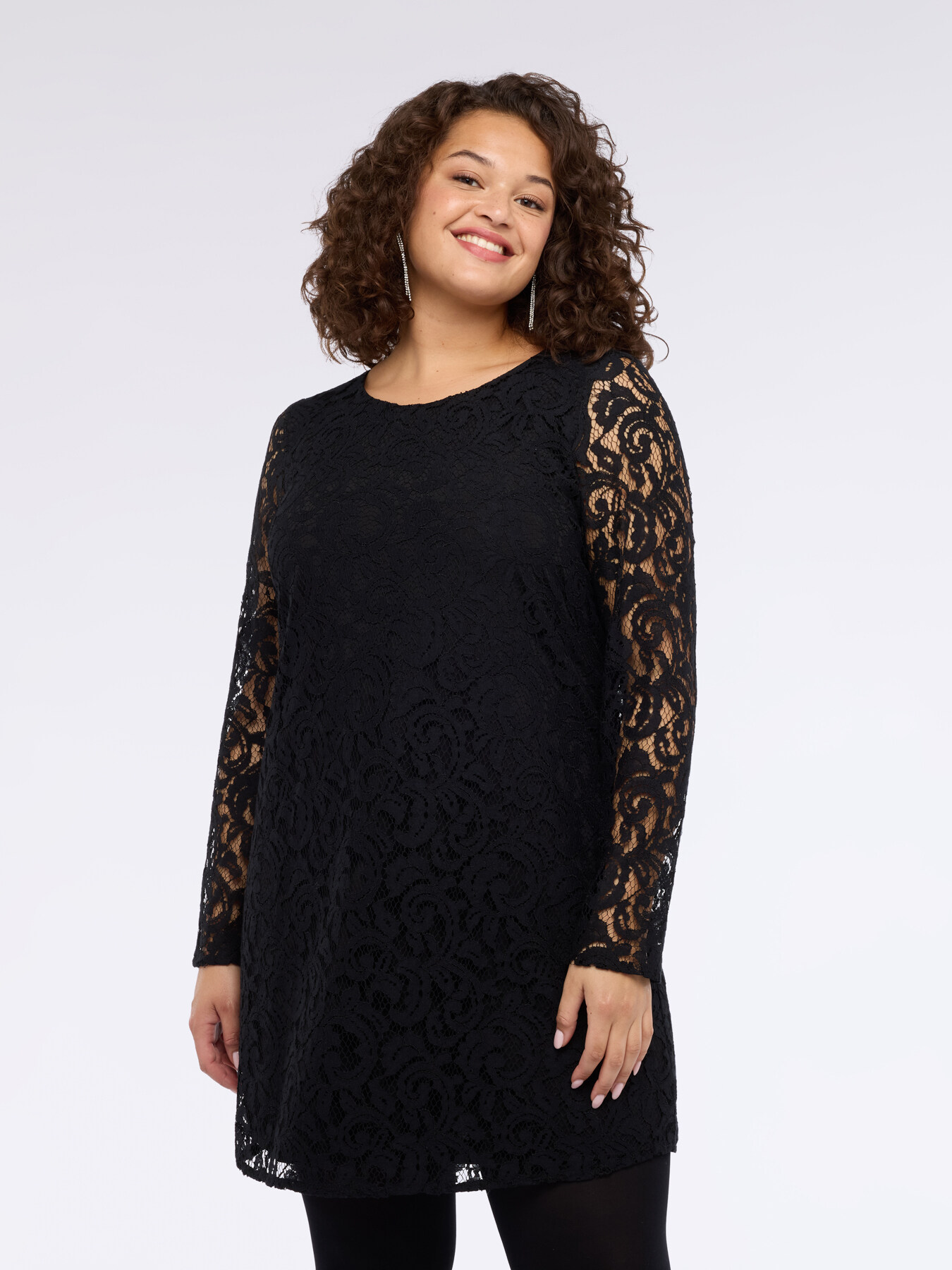 Short lace dress with long sleeves image number 0