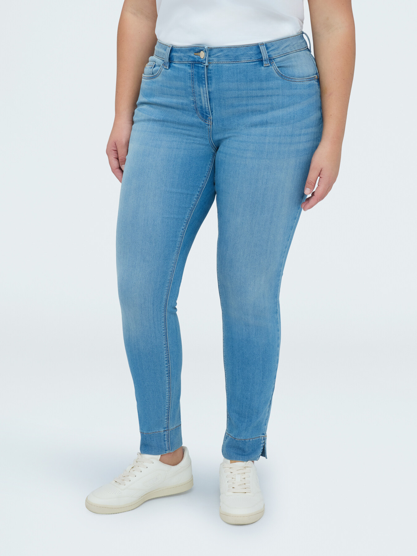Skinny Jeans light blue wash image number 2