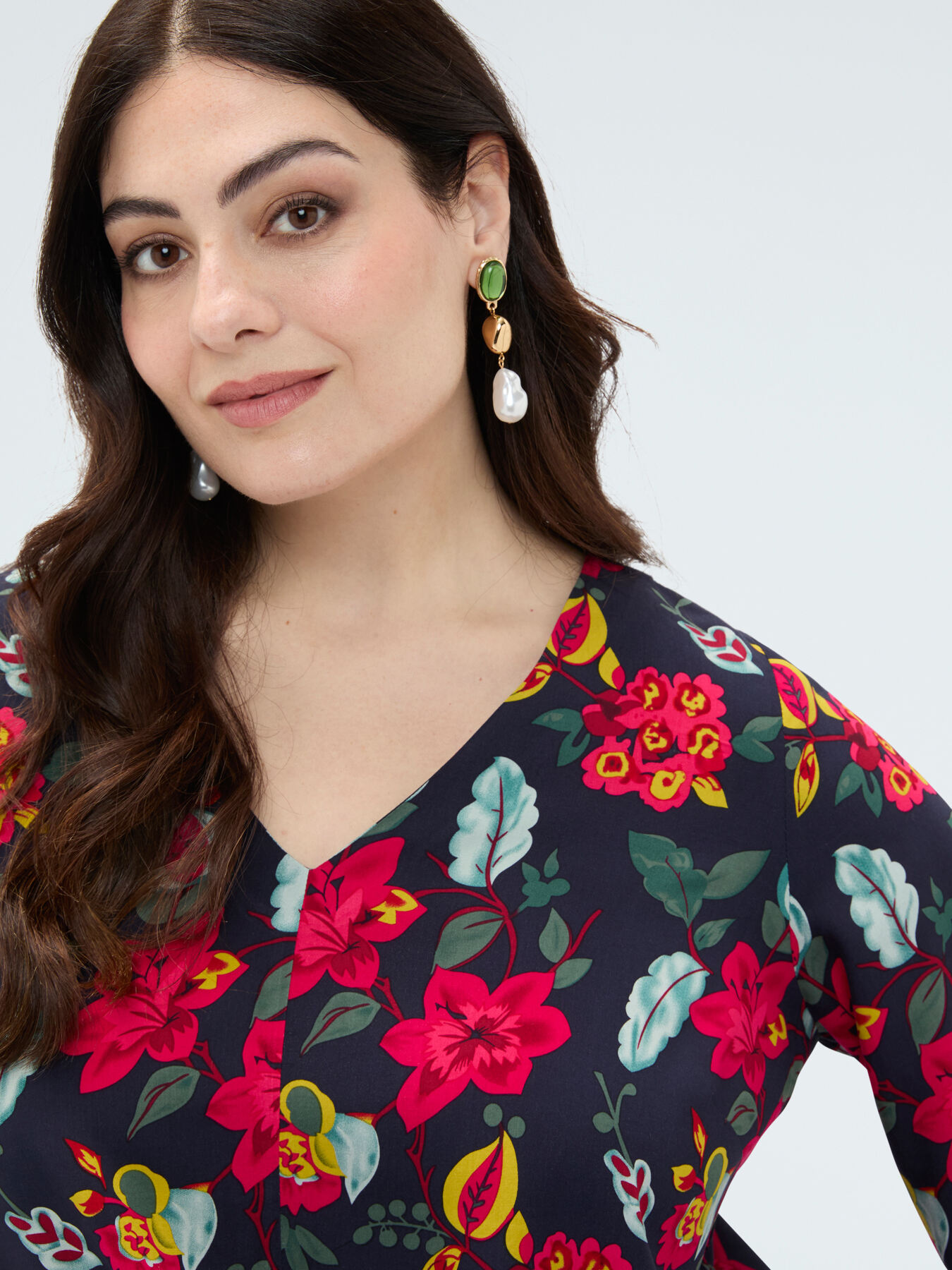 Blouse imprim&eacute; fleuri en viscose avec n&oelig;ud image number 3