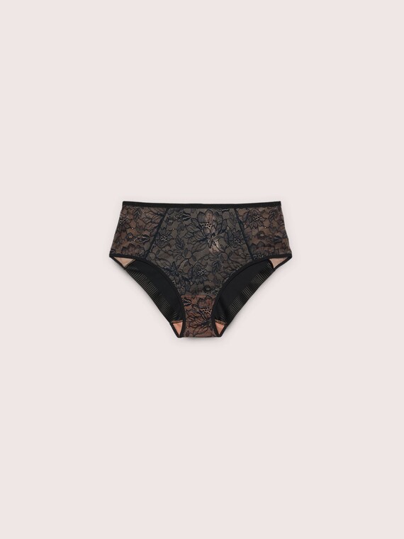 Triumph shaping slip with lace effect