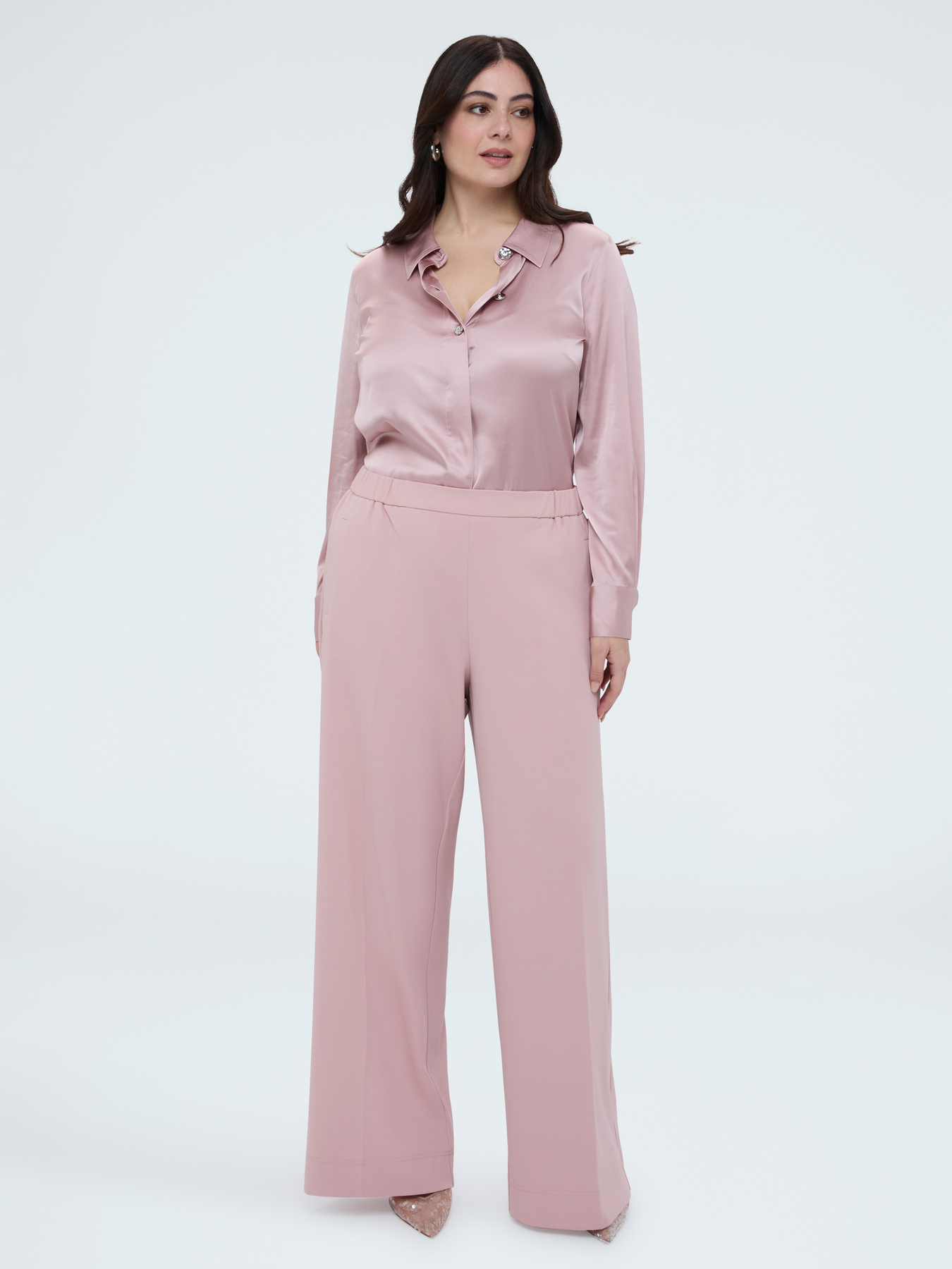 Chemise en satin avec boutons bijoux image number 3