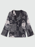 Blusa con estampado de constelaciones image number 4