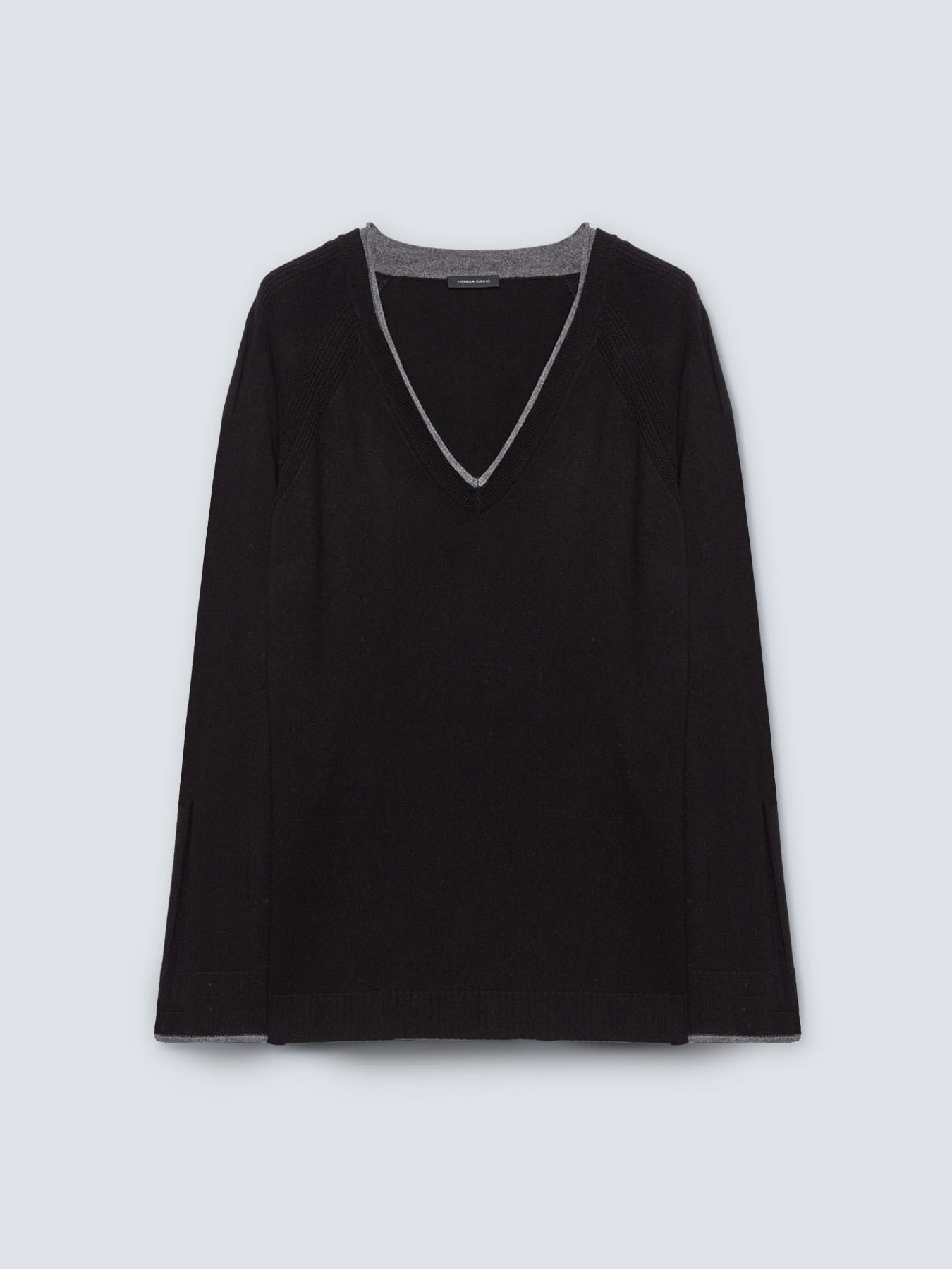 Maglia con scollo a V image number 4