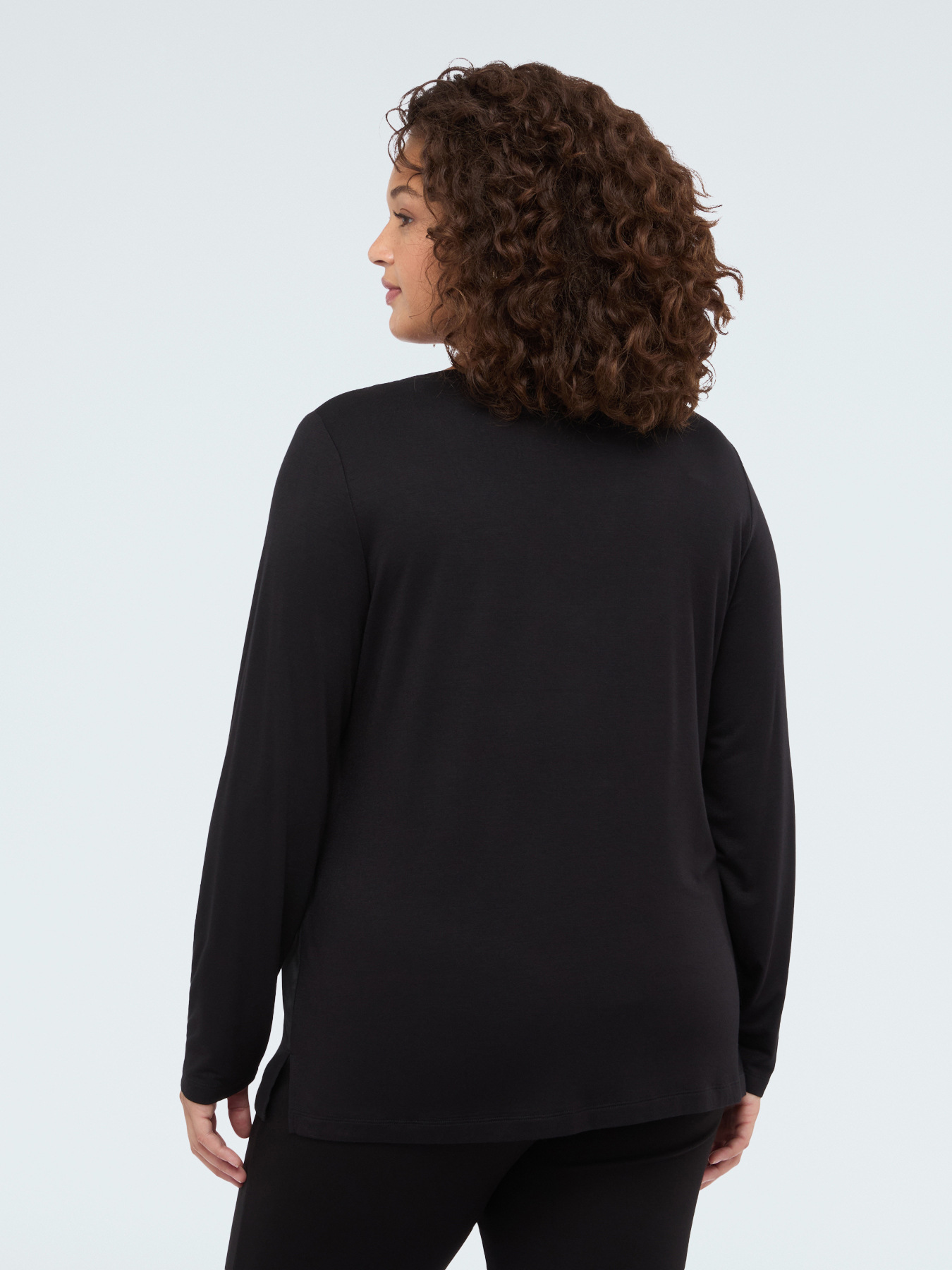 Two-material V-neck T-shirt with long sleeves image number 1
