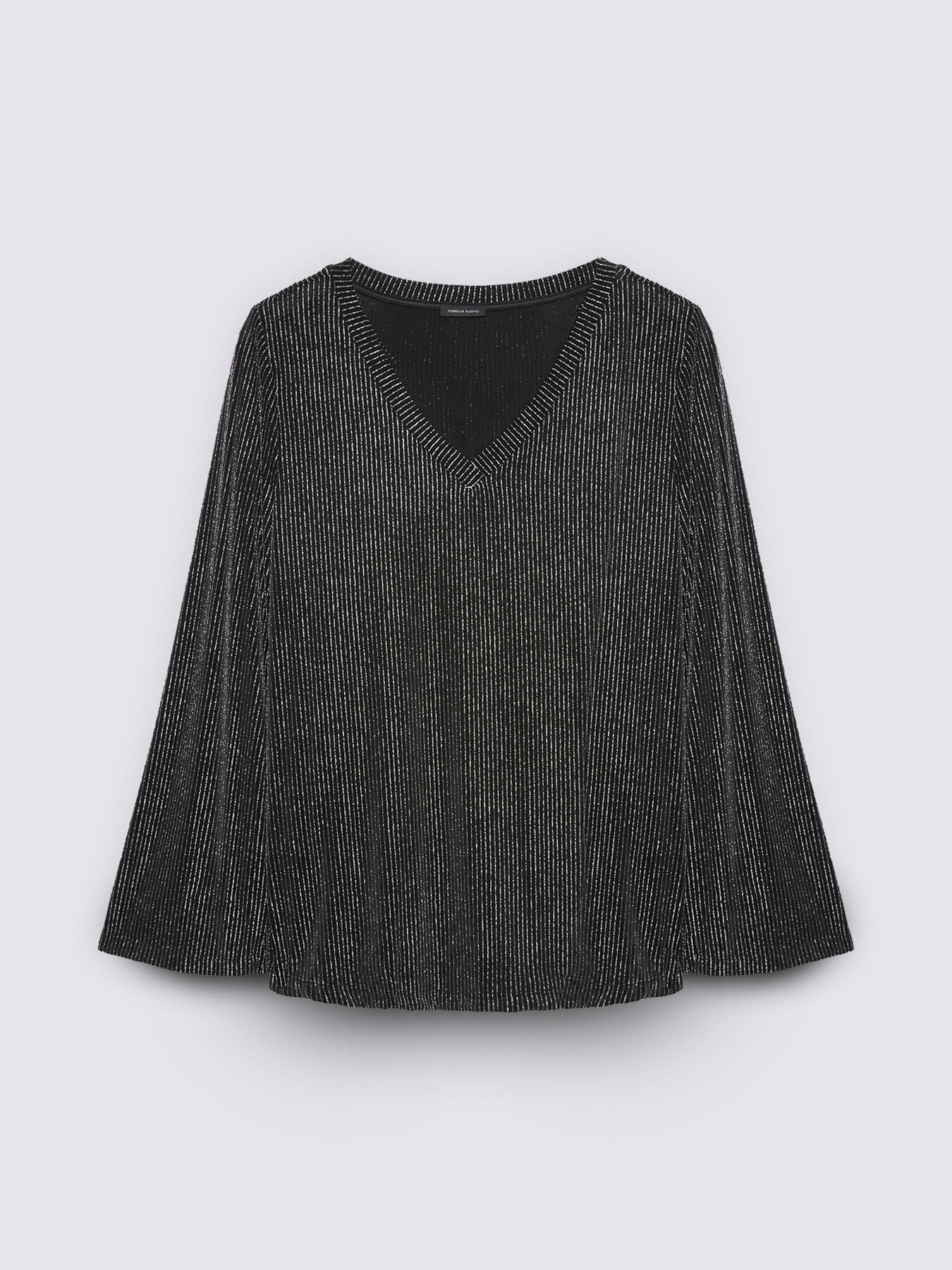 T-Shirt aus laminiertem Jersey mit V-Ausschnitt image number 4