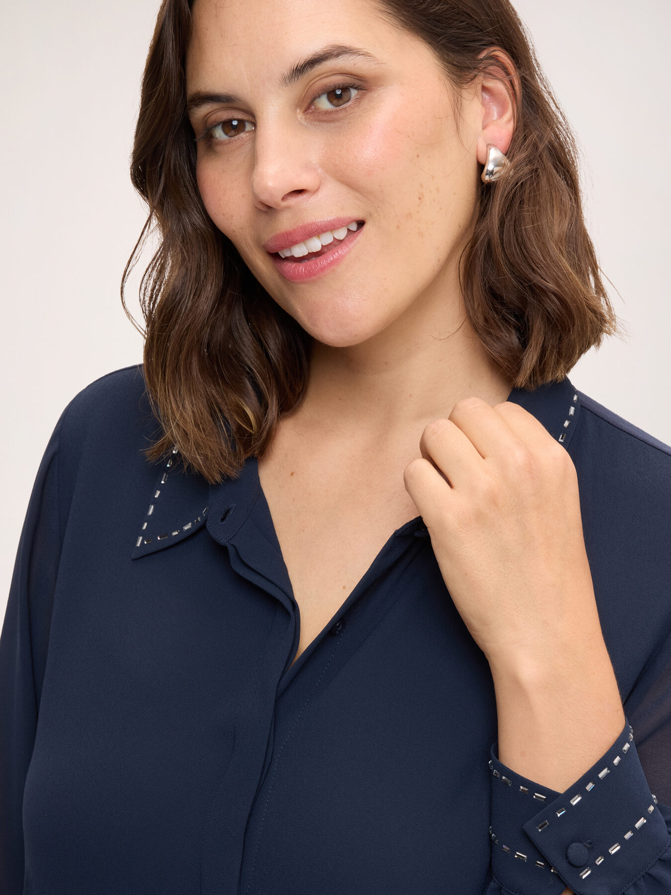Chemise bimati&egrave;re avec broderies image number 3