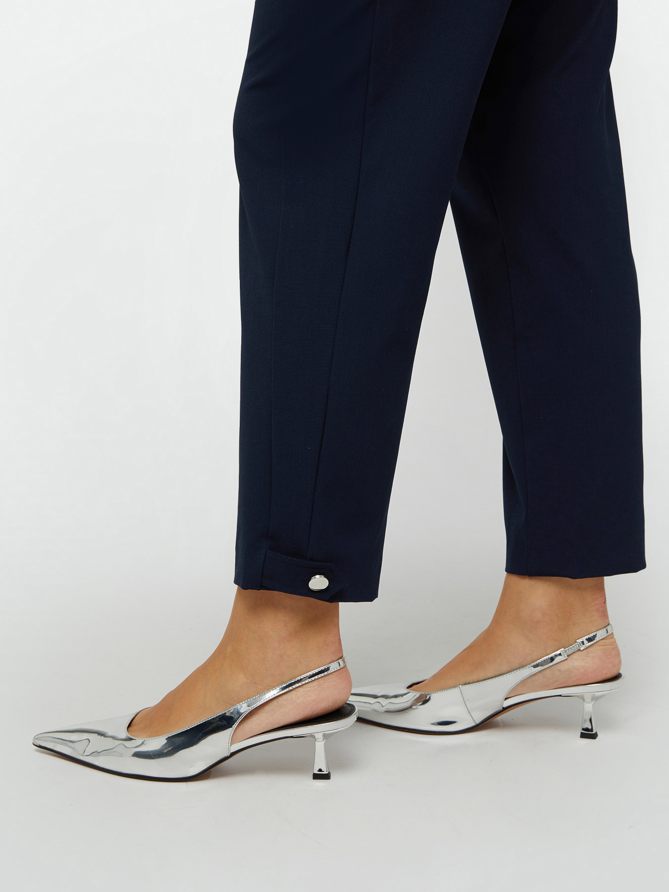 Pantalones con trabillas en la parte inferior image number 2