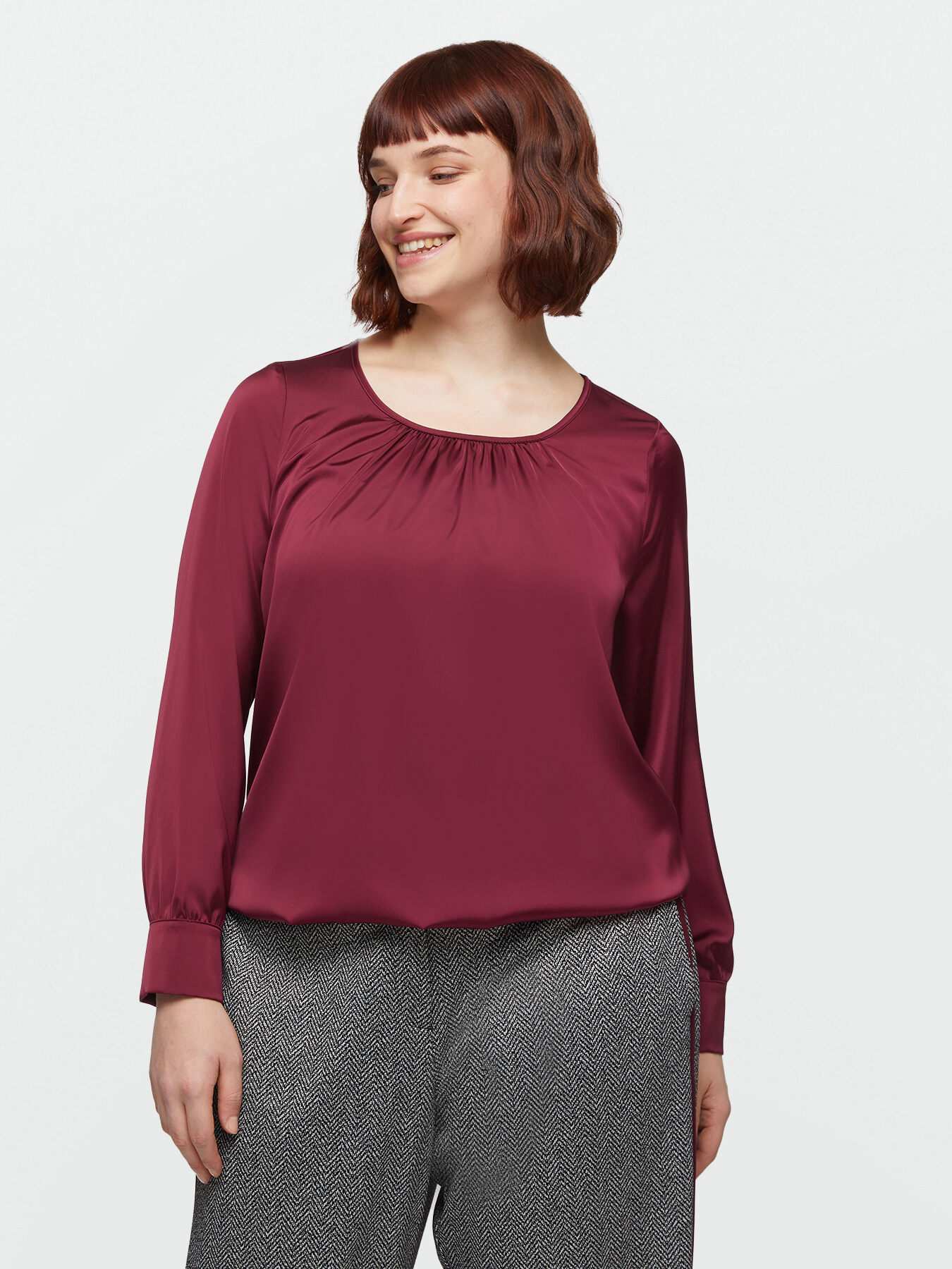 Blouse en satin avec bas &eacute;lastiqu&eacute; image number 2