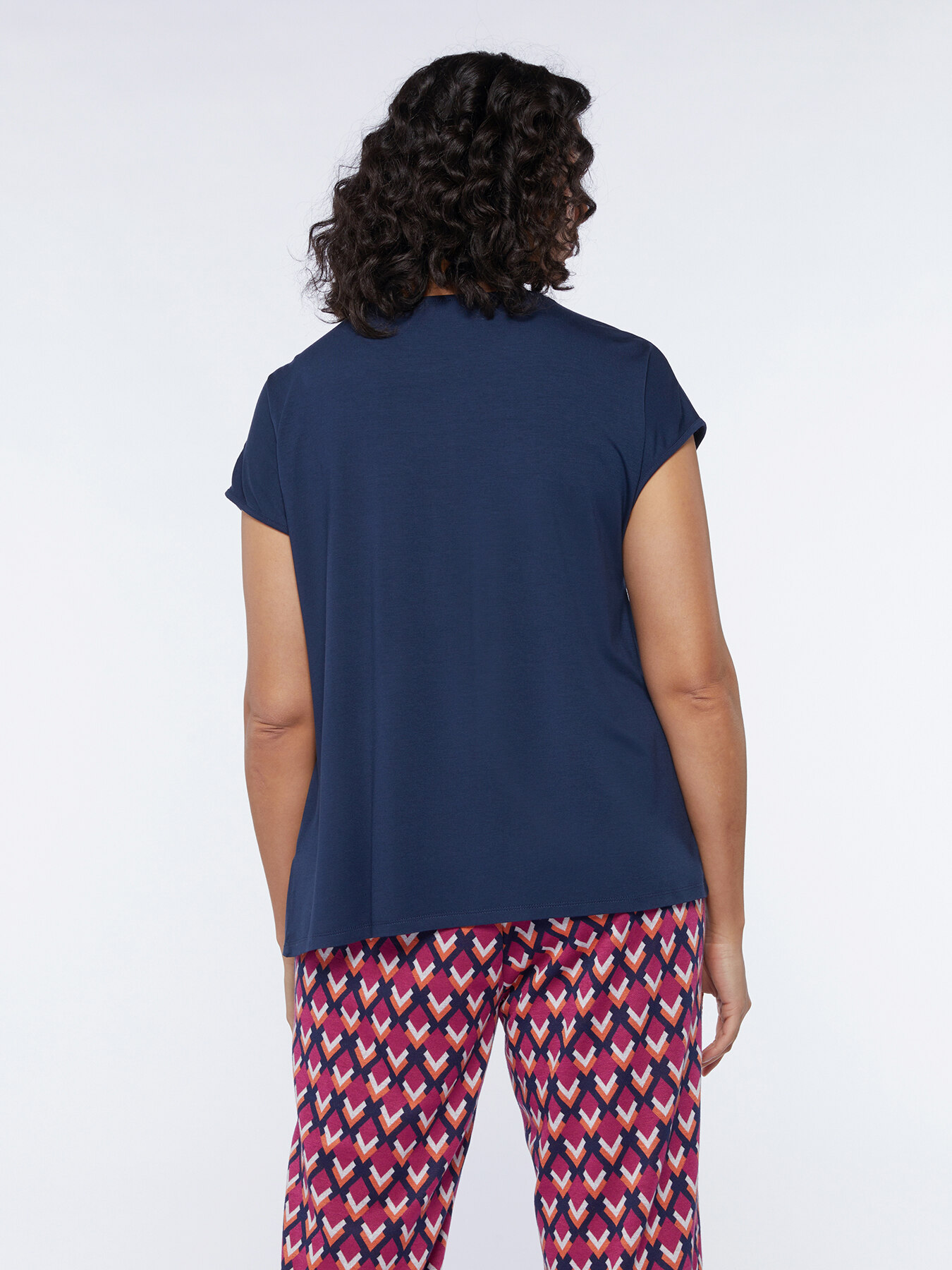 Camiseta con nudo lateral image number 1