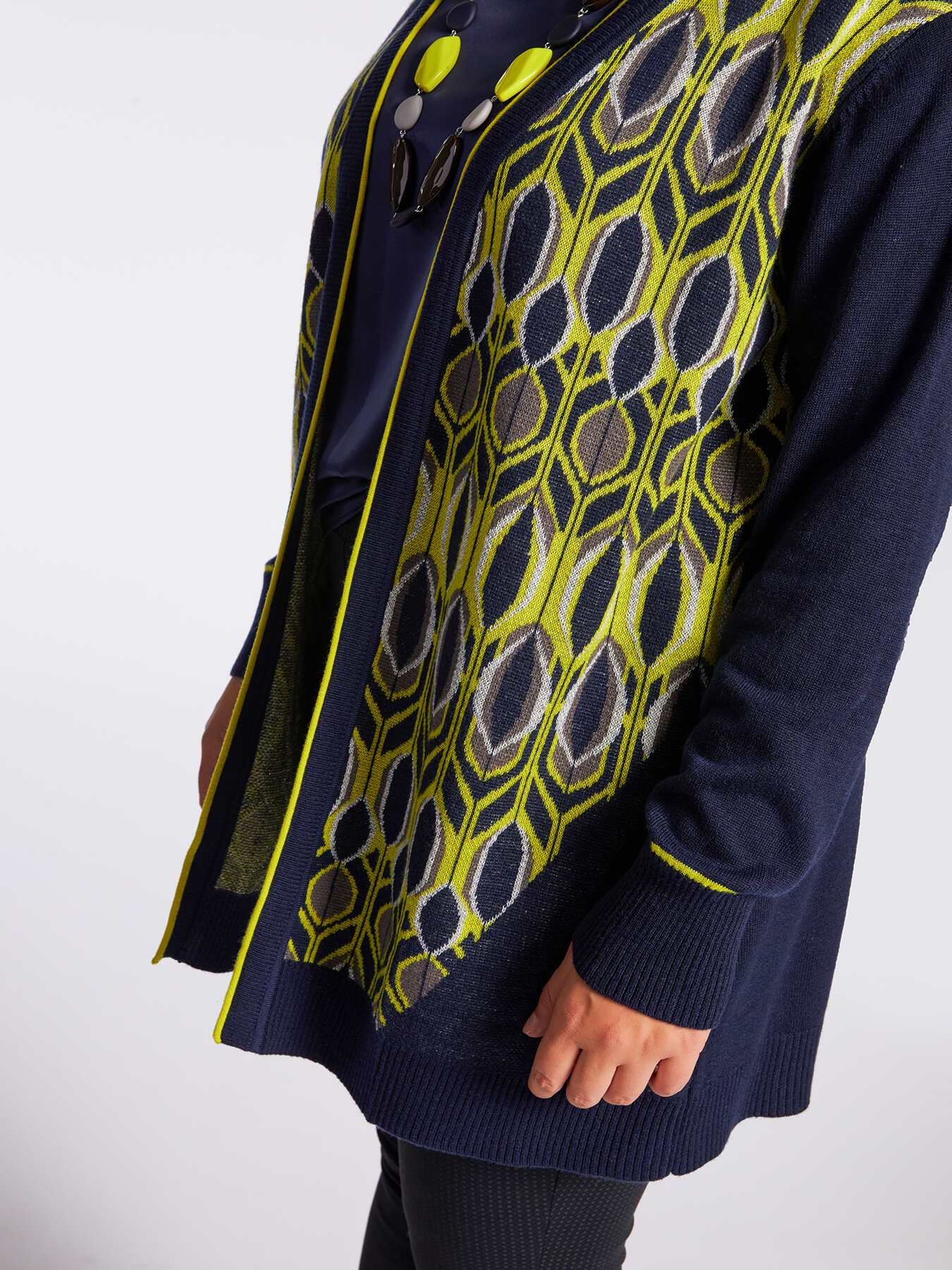 C&aacute;rdigan con dibujos geom&eacute;tricos con bordes fluorescentes image number 2