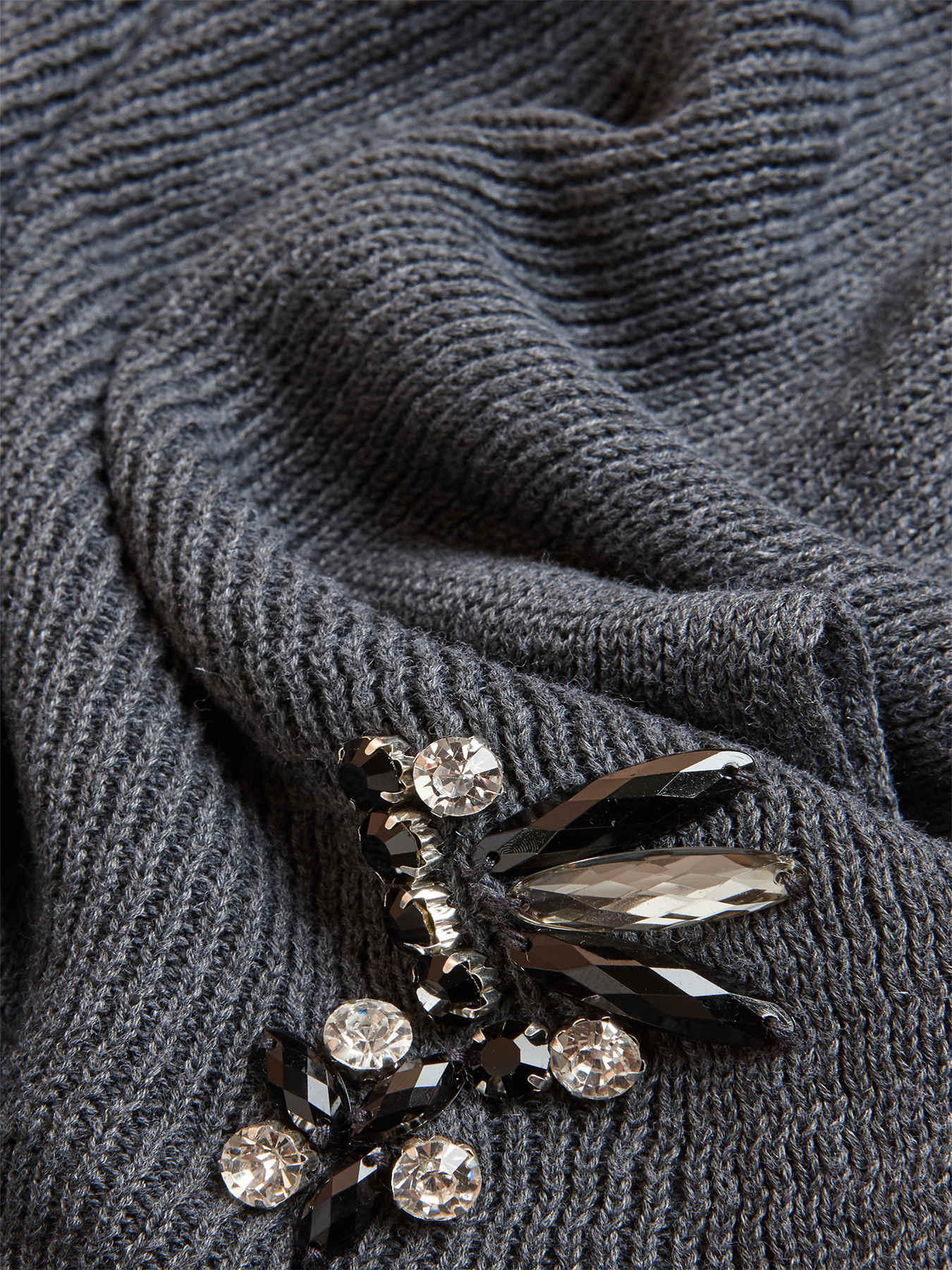 Bufanda con flecos y bordado image number 2