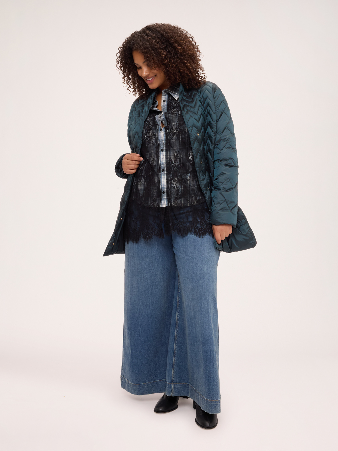 Quilted down jacket with chevron pattern image number 2