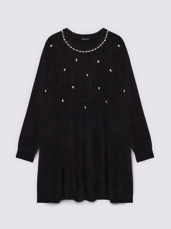 Long sweater with luminous applications