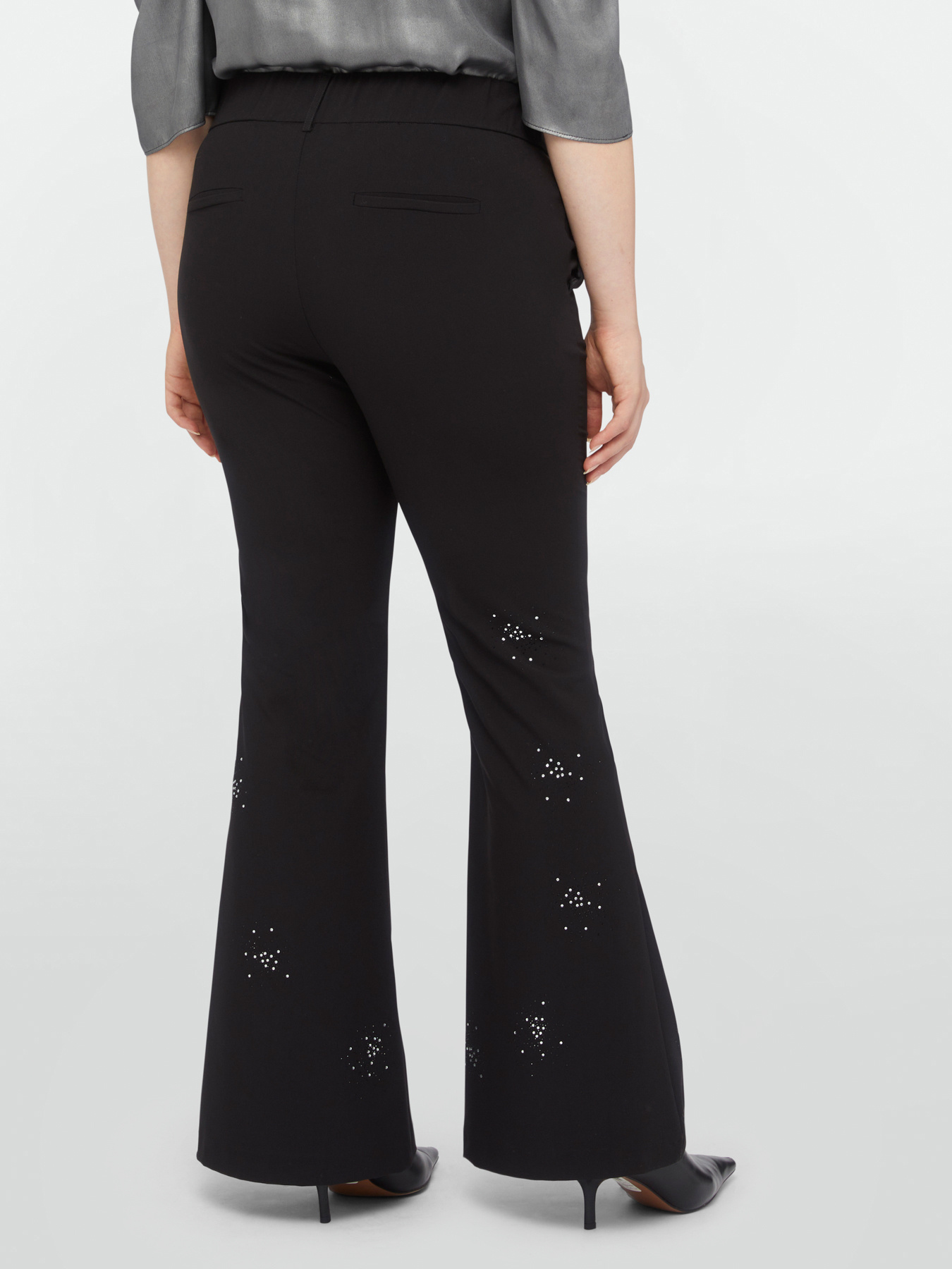 Pantalones flare con puntos de luz image number 3