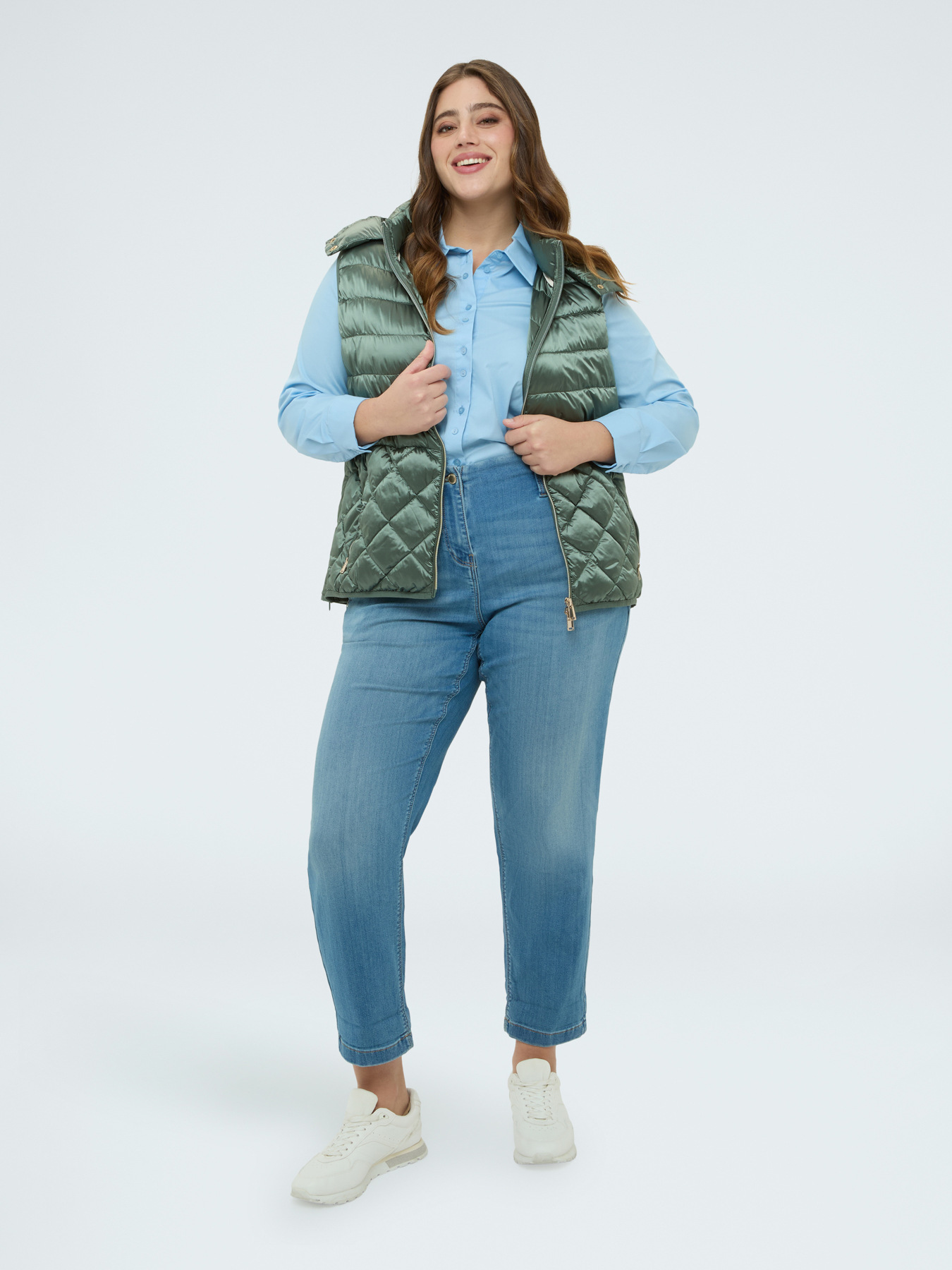 Sleeveless hooded puffer jacket image number 2
