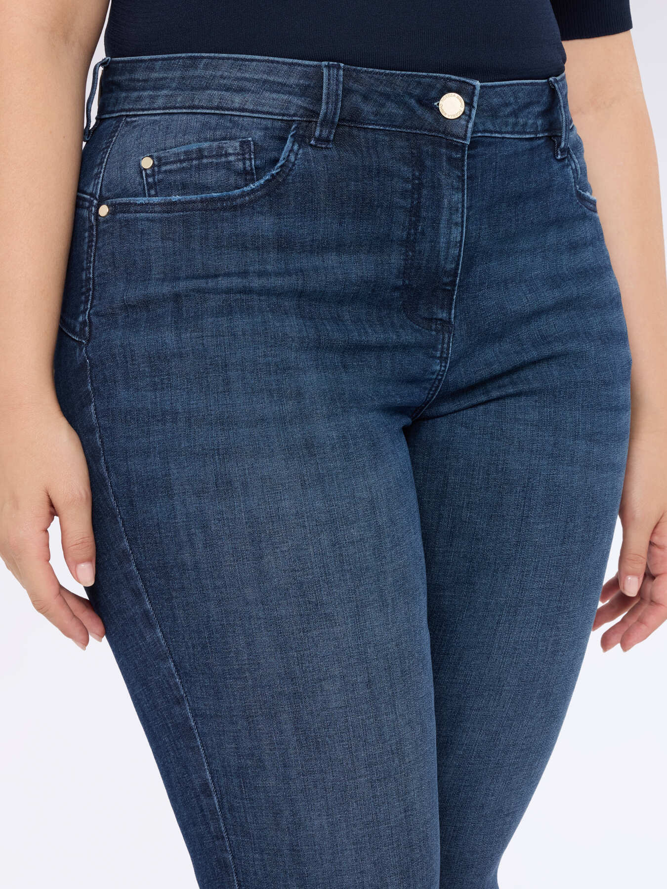 Jeans mit Kick-Flare-Schnitt in Blauwaschung image number 3