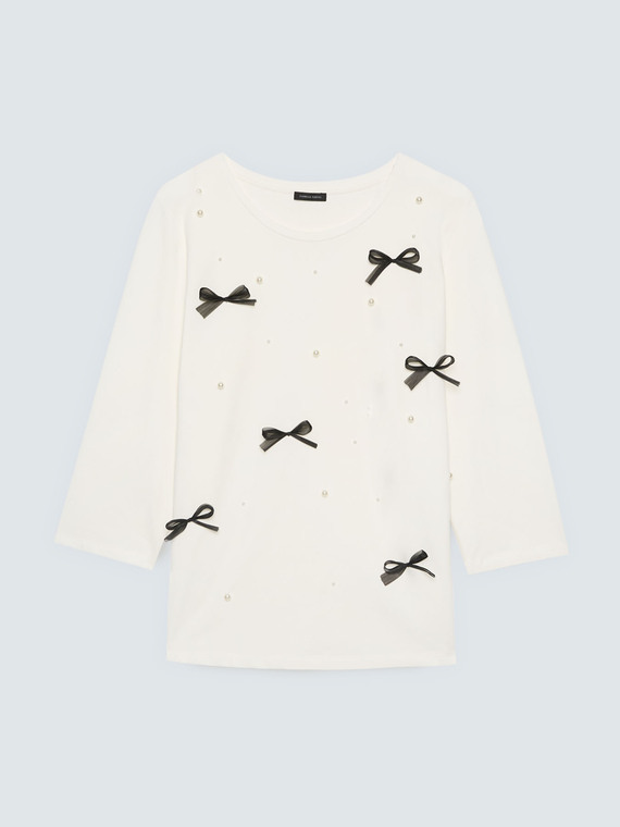 T-shirt in cotone con perle e fiocchetti