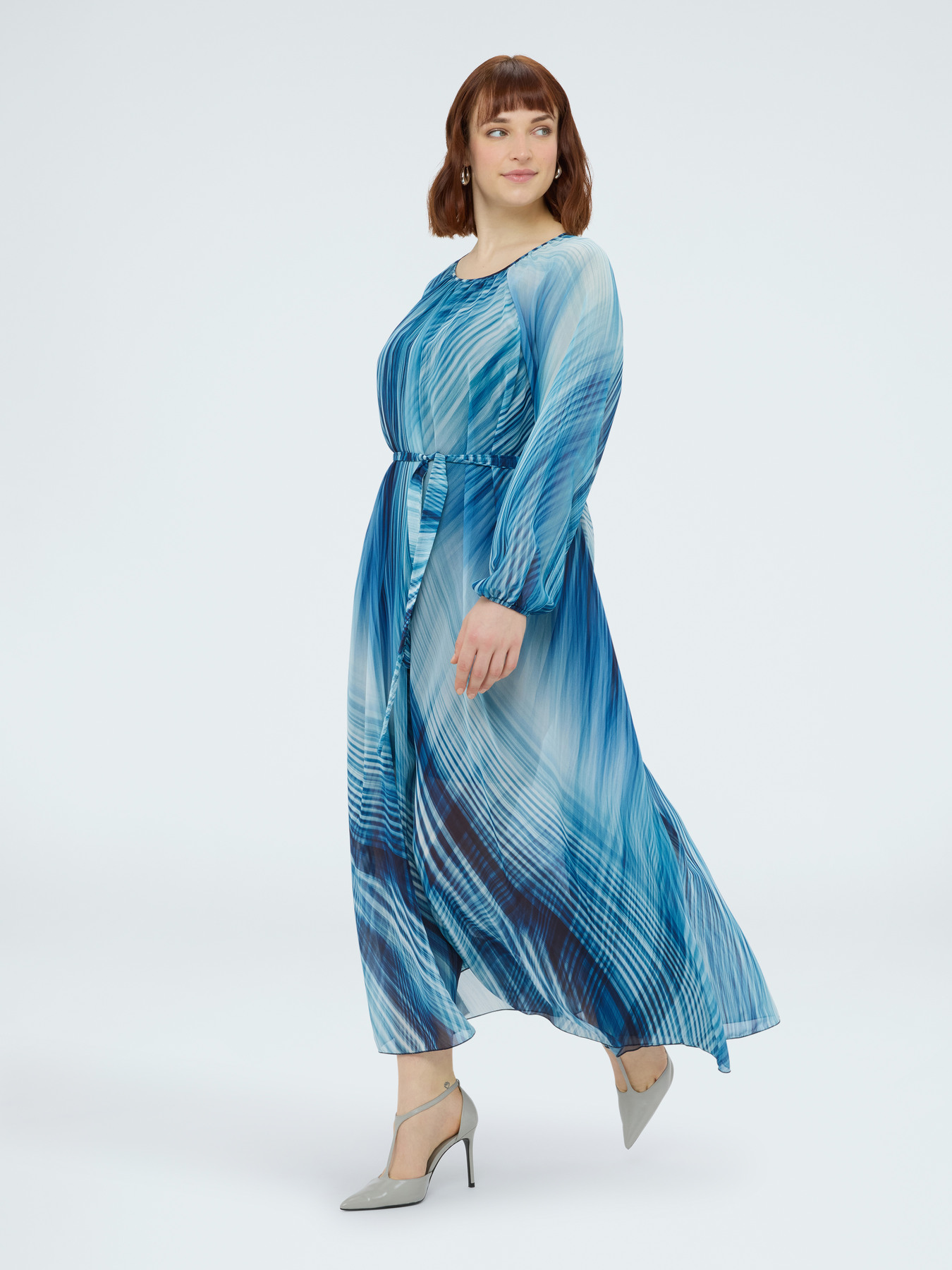 Long printed dress image number 2