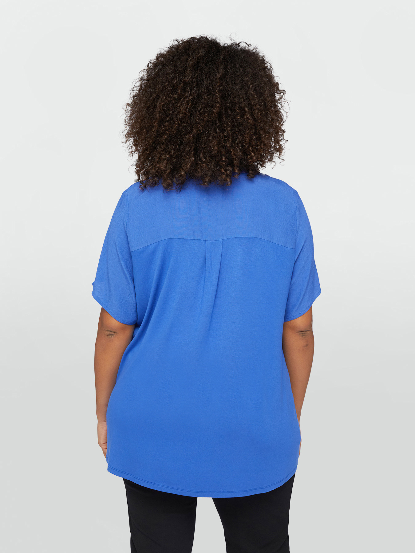 T-shirt in viscosa LENZING&trade; ECOVERO&trade; con ricamo image number 1