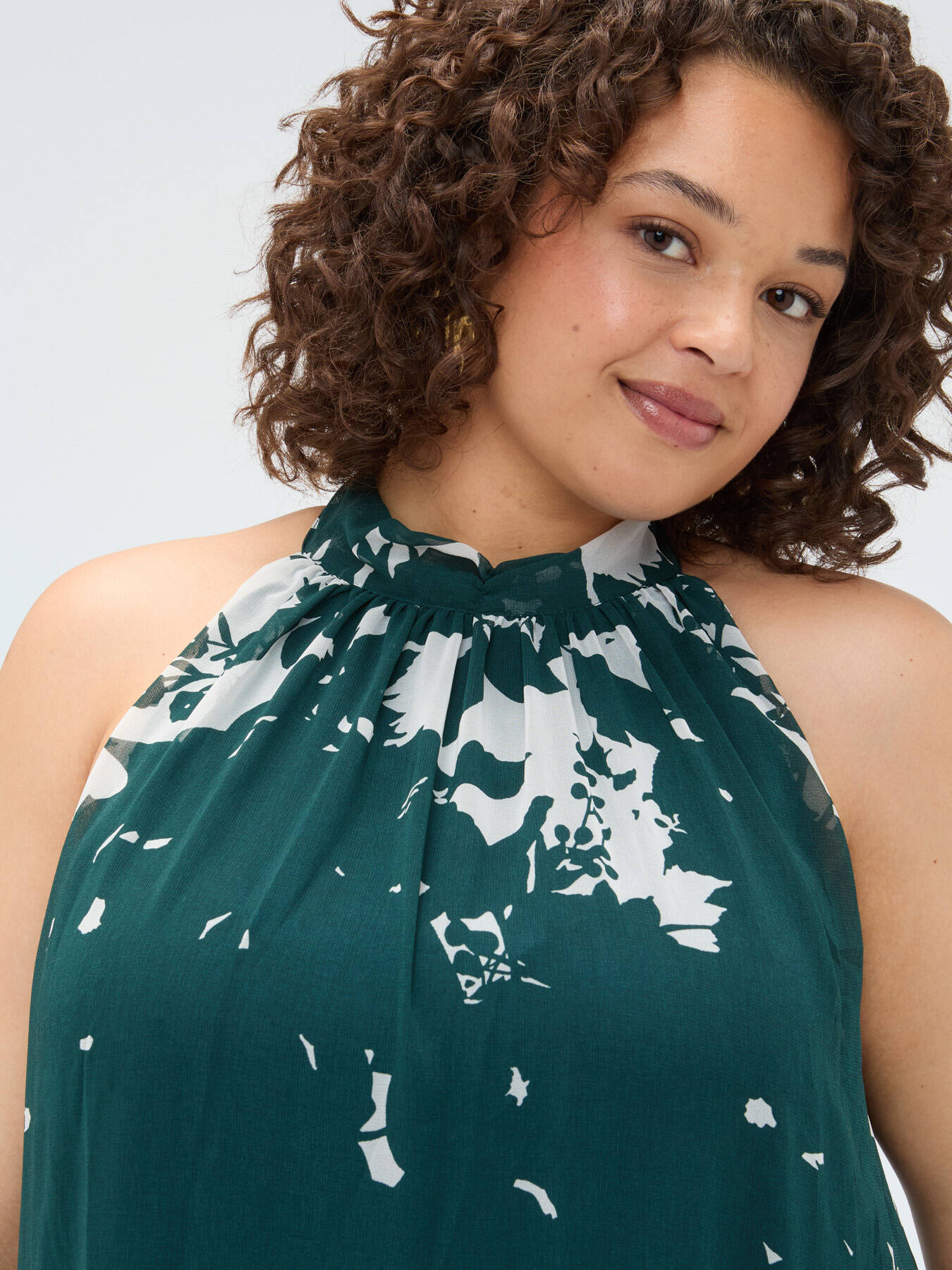 Long Free dress foliage print image number 3